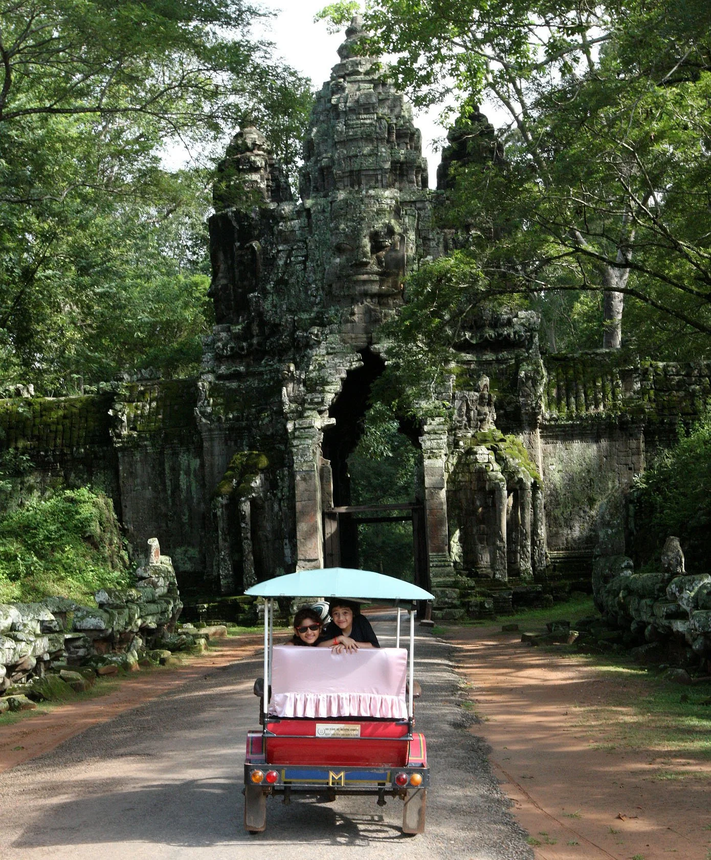 BAYON TEMPLE - CAMBODIA - JULY 2010 (3).JPG