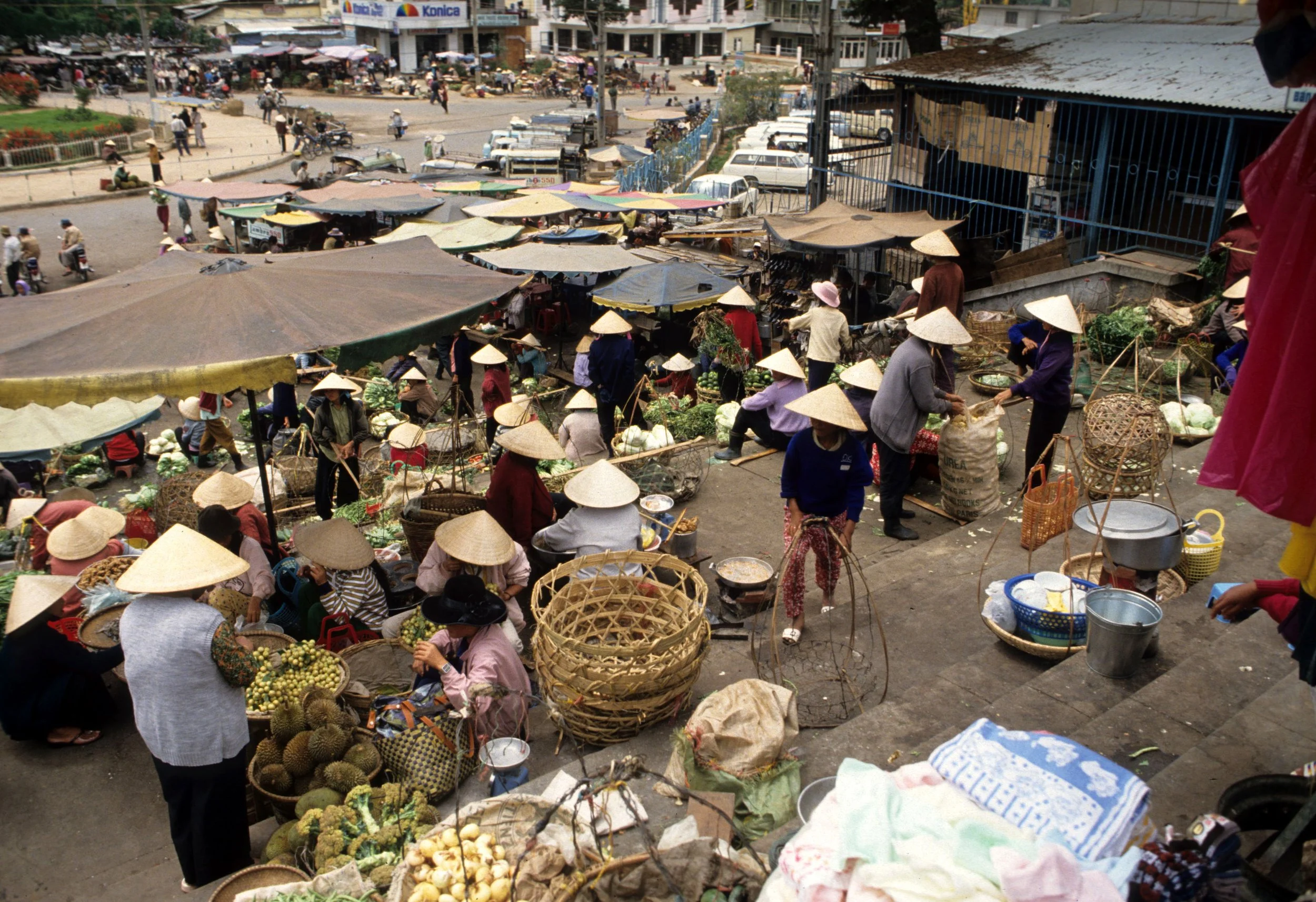 DALAT - MARKET SCENES 1994 (6).jpg