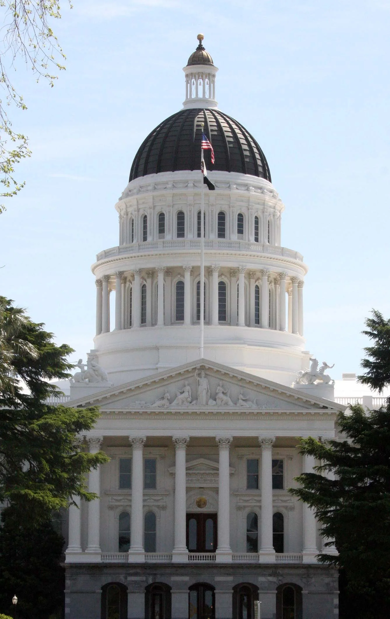 2010-4-9 SACRAMENTO CALIFORNIA - CAPITAL BUILDING (15).JPG