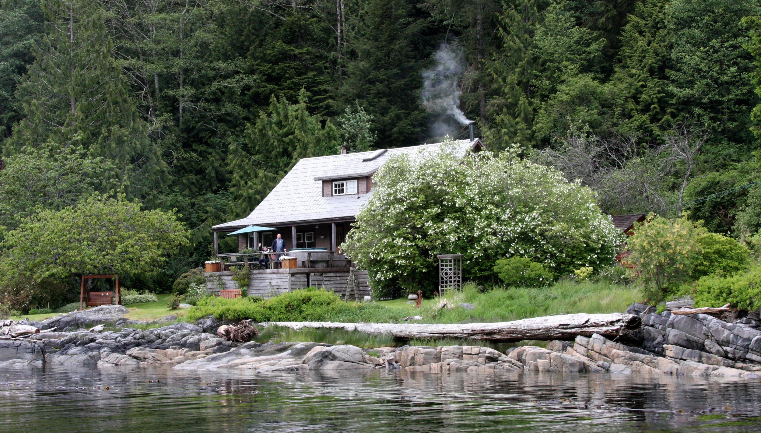 KNIGHT'S INLET BRITISH COLUMBIA - SAILCONE LODGE - MINSTREL ISLAND.JPG