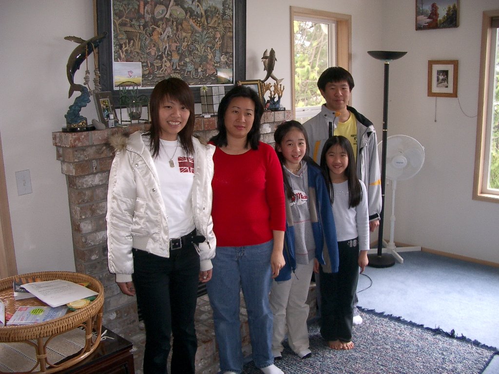 2004-3-6 SUGI AND JAPANESE GUESTS (8).JPG