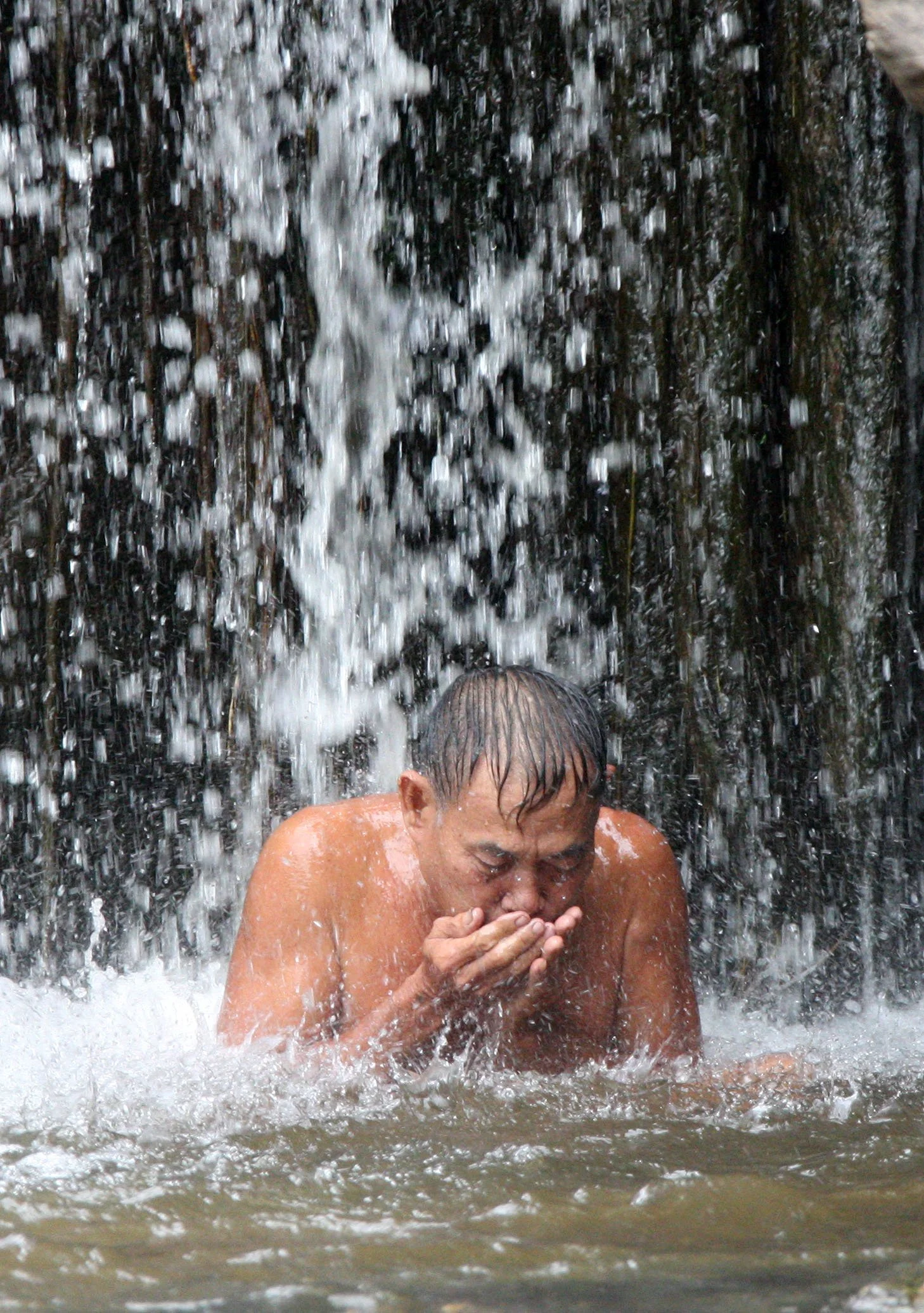 KULEN MOUNTAIN CAMBODIA - 1000 LINGHA RIVER (37).JPG