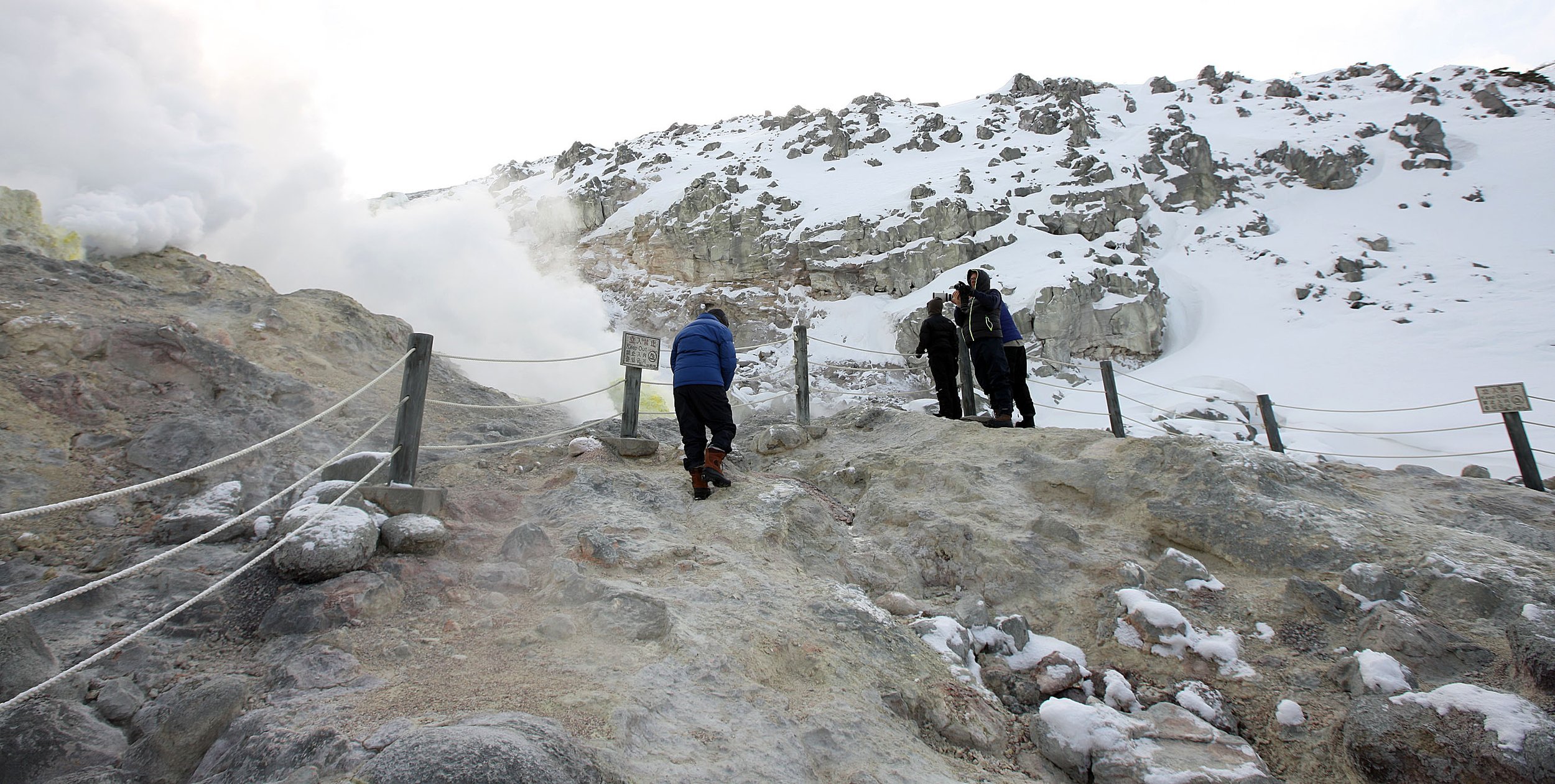 KUSSHARO LAKE, HOKKAIDO JAPAN - MT IWO FUMAROLES (15).JPG