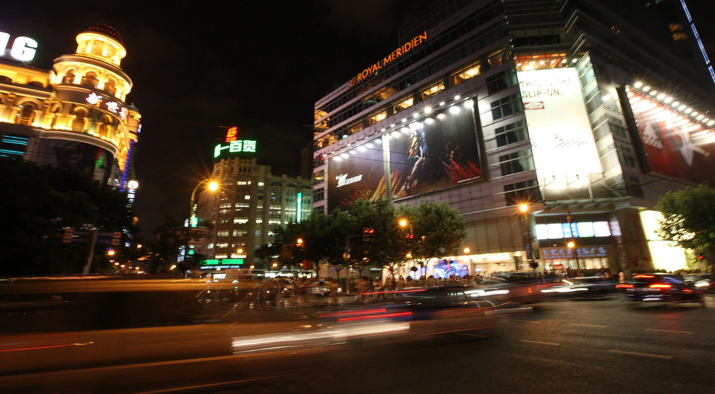 SHANGHAI - NIGHT OUT ON THE TOWN - PEOPLE'S SQUARE (20).JPG