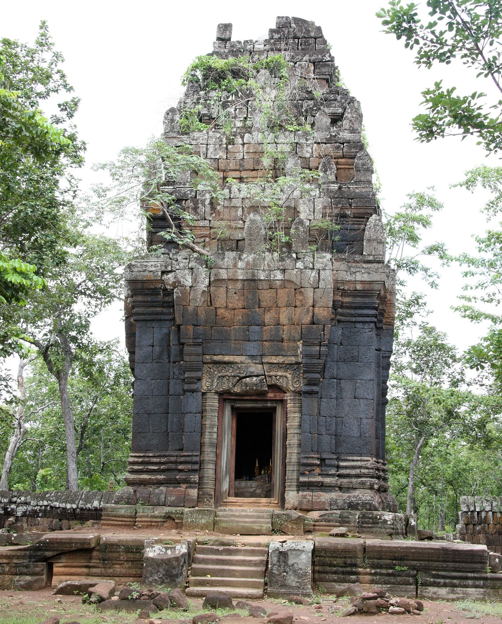 KOH KER TEMPLE - CAMBODIA - JULY 2010 (3).JPG