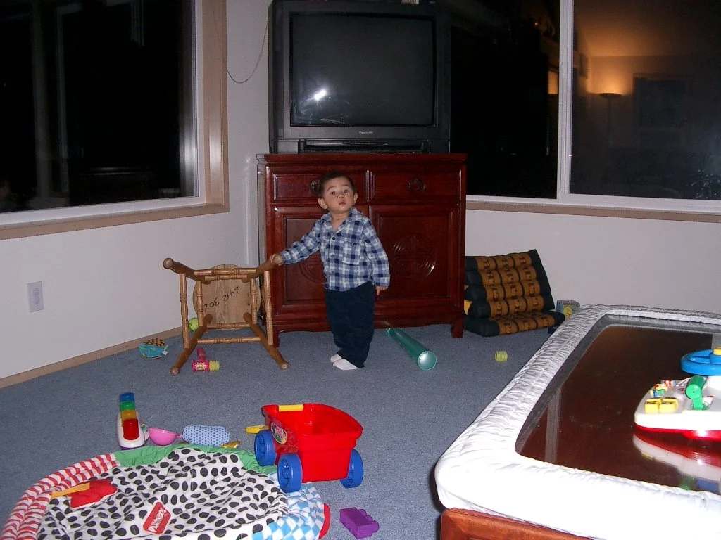 2003-11-16 COKIE PLAYING AT HOME (7).JPG