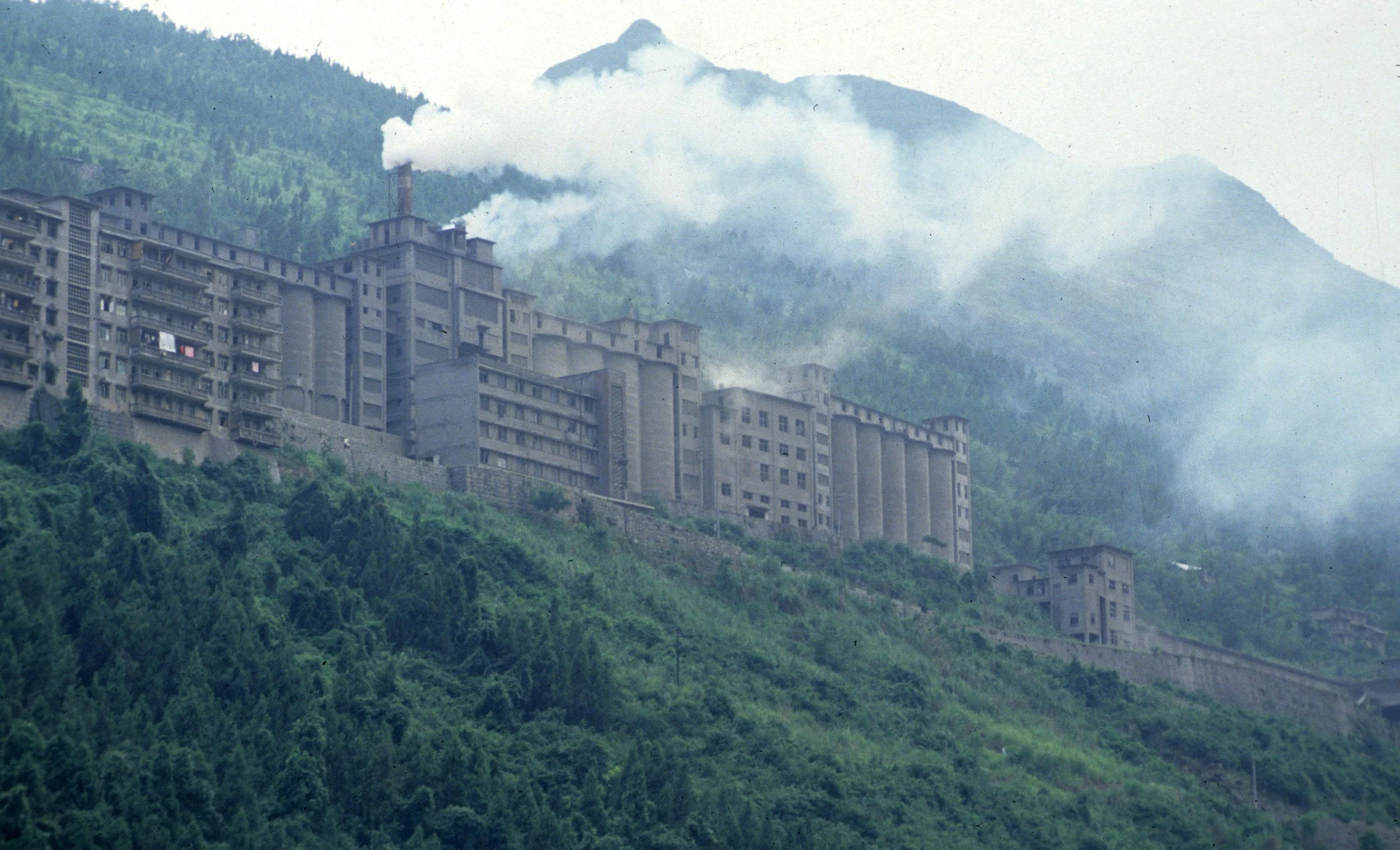 YANGTZE RIVER - POLUTION.jpg