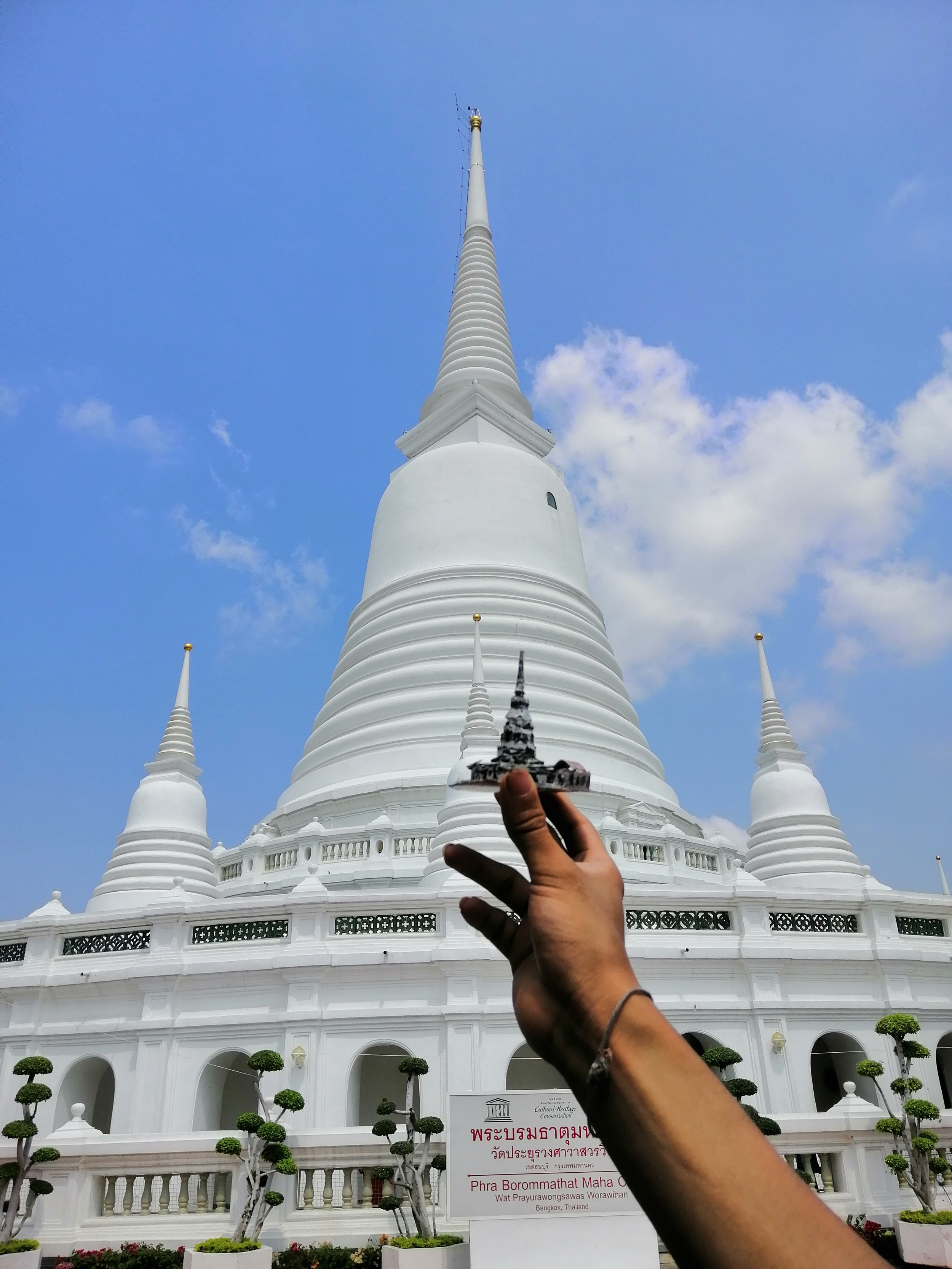 2020 Wat Arun with Liana, Cokie and Gift (67).jpg
