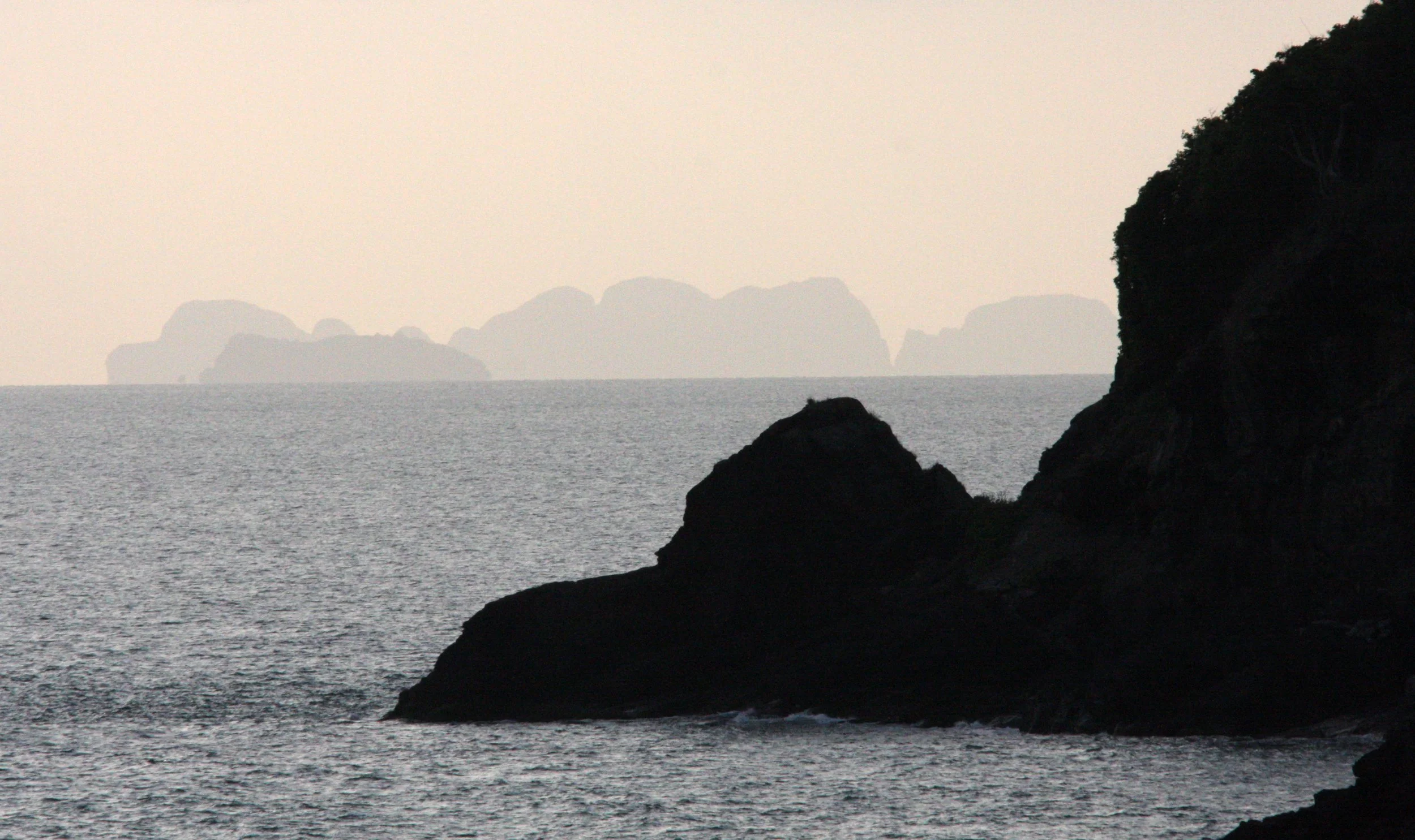 2010-7-9 HANGING IN KOH LANTA THAILAND (8).JPG