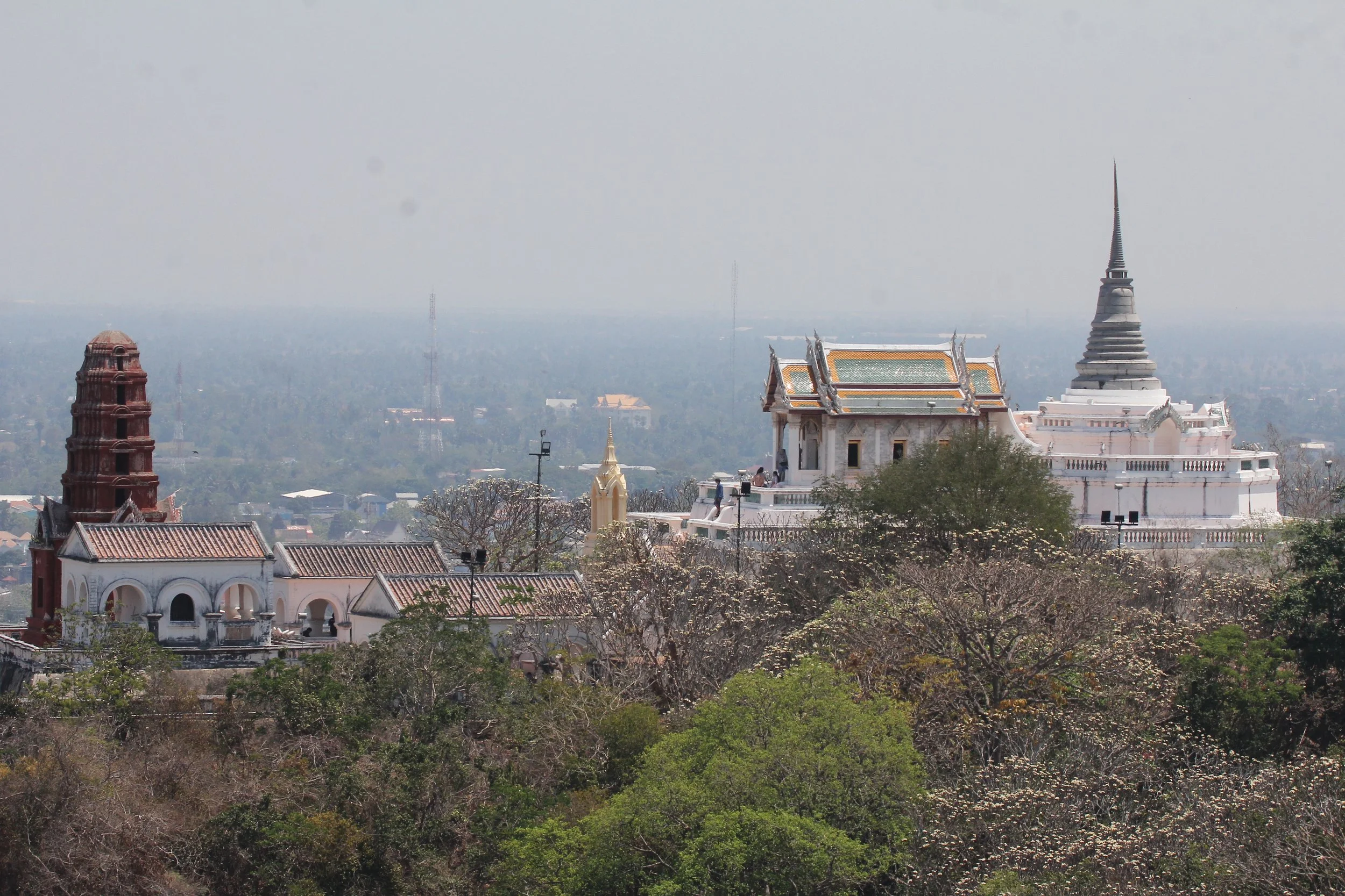 2020 - Petchaburi Temple (105).JPG