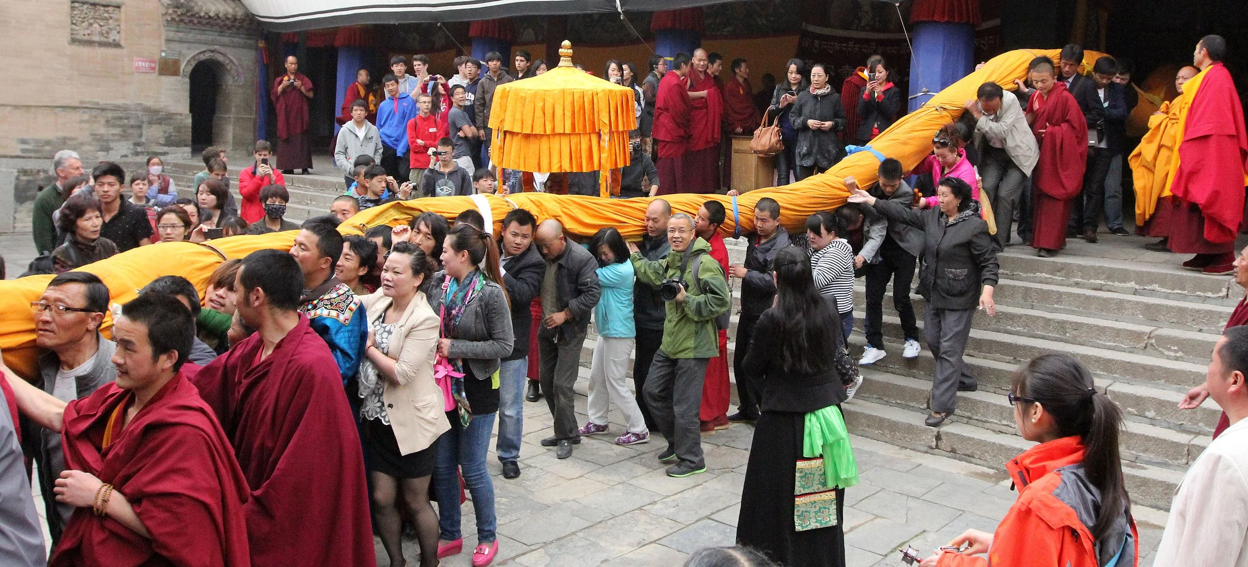 KUMBUM MONASTERY - QINGHAI - SUNNING BUDDHA FESTIVAL 2013 (109).JPG