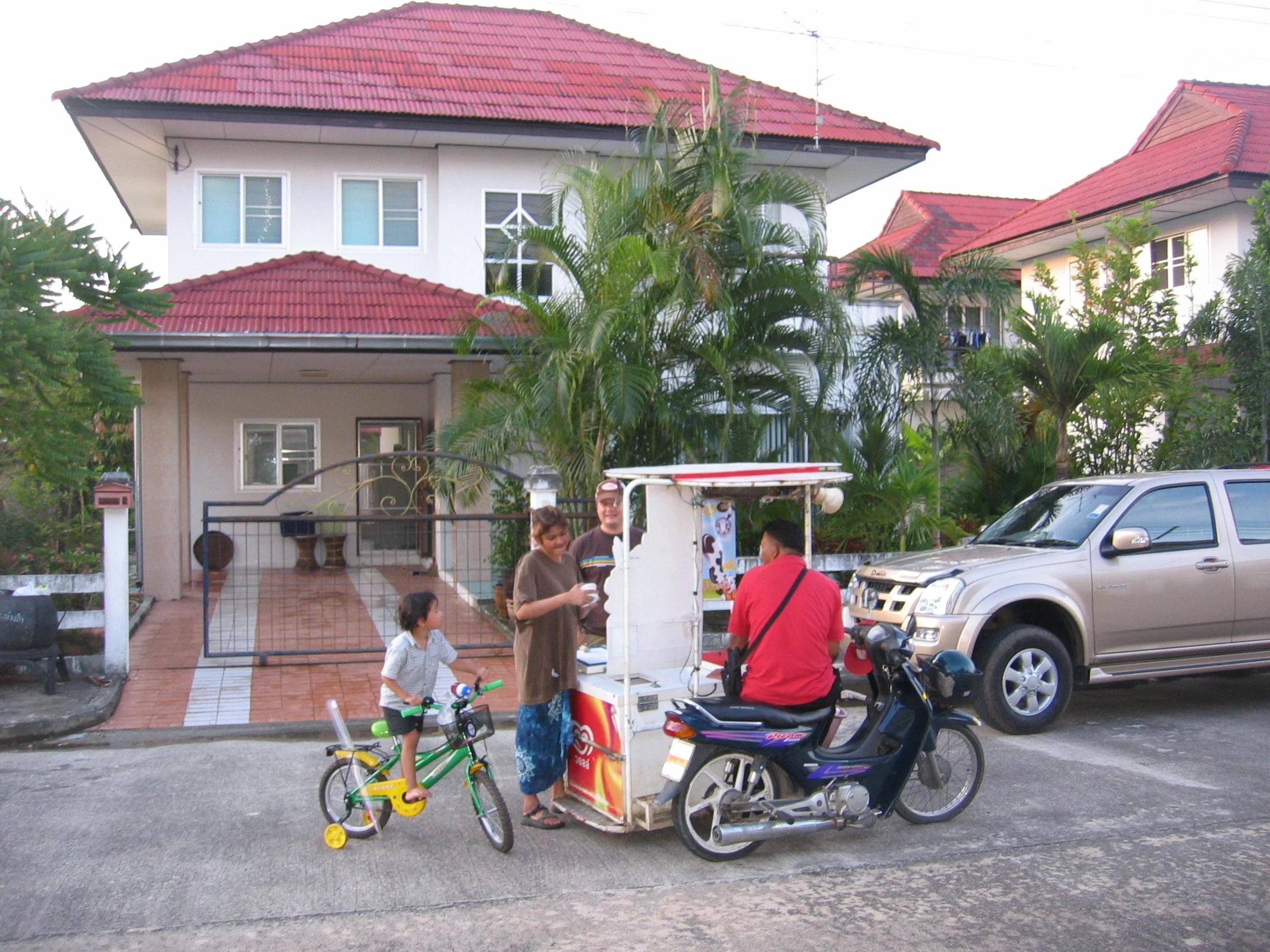 2006 Nakhonsithammarat with Family (4).JPG