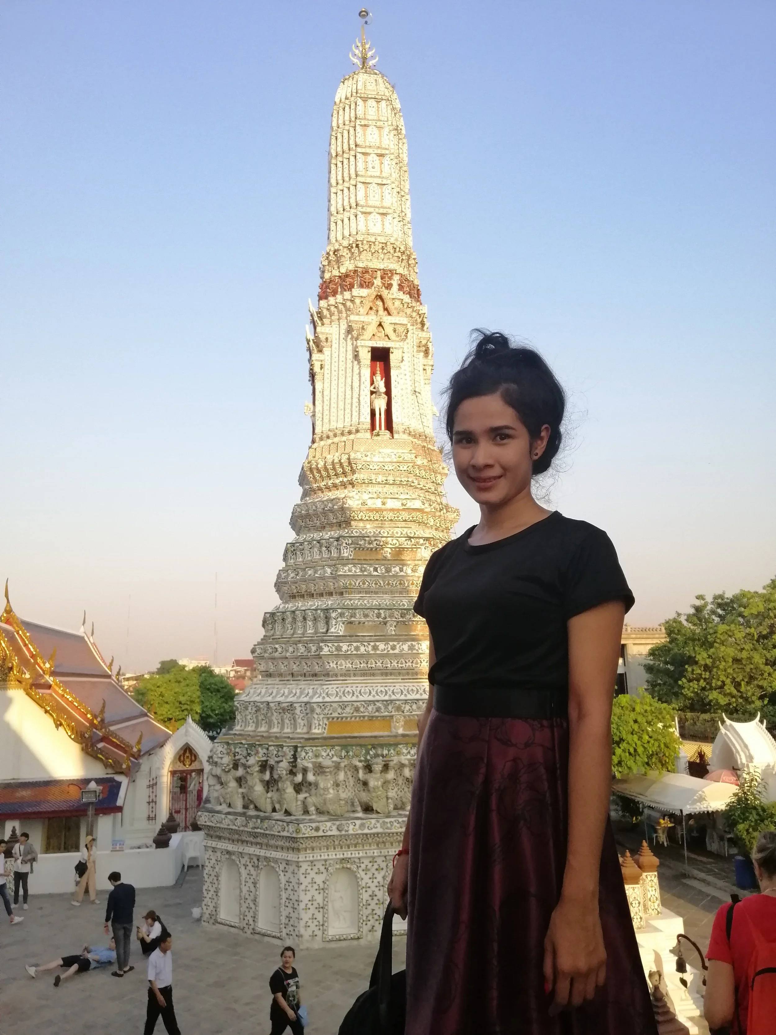 2018 Pics with Gift in Thailand (217).jpg