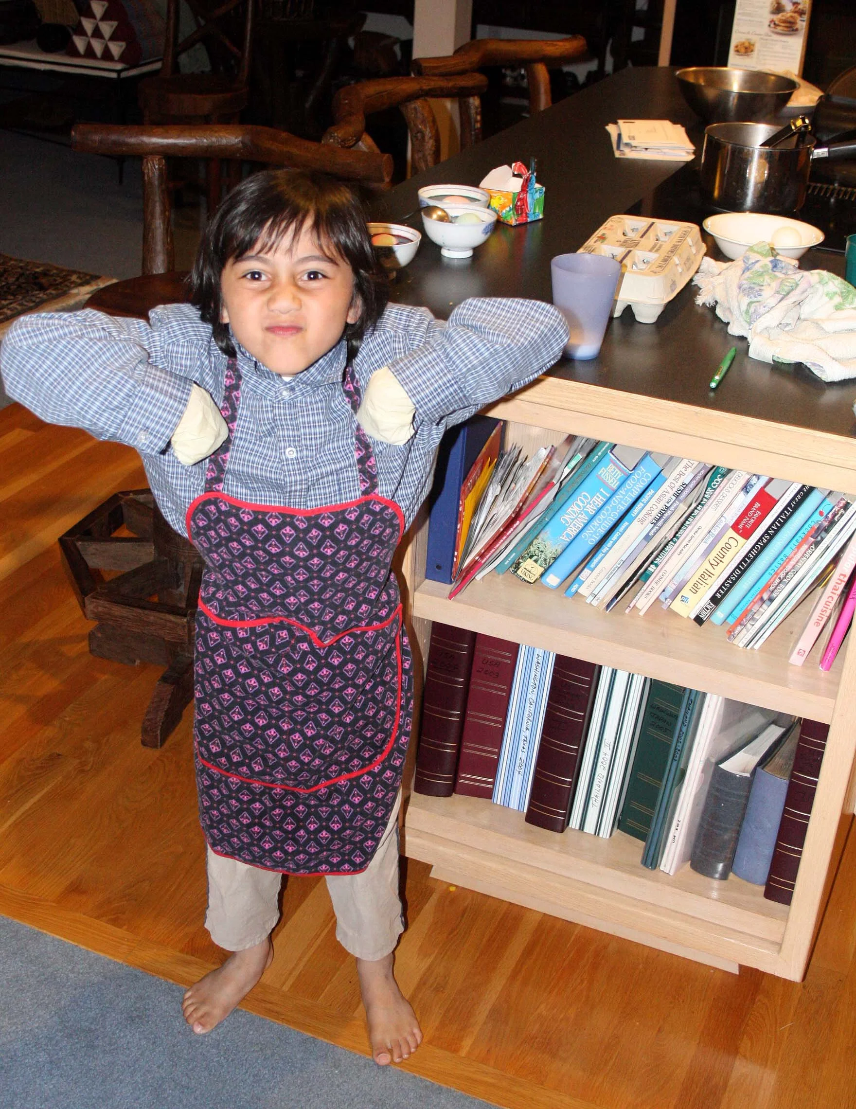 2009-4-11 COKIE GETTING THE EASTER EGGS READY.JPG