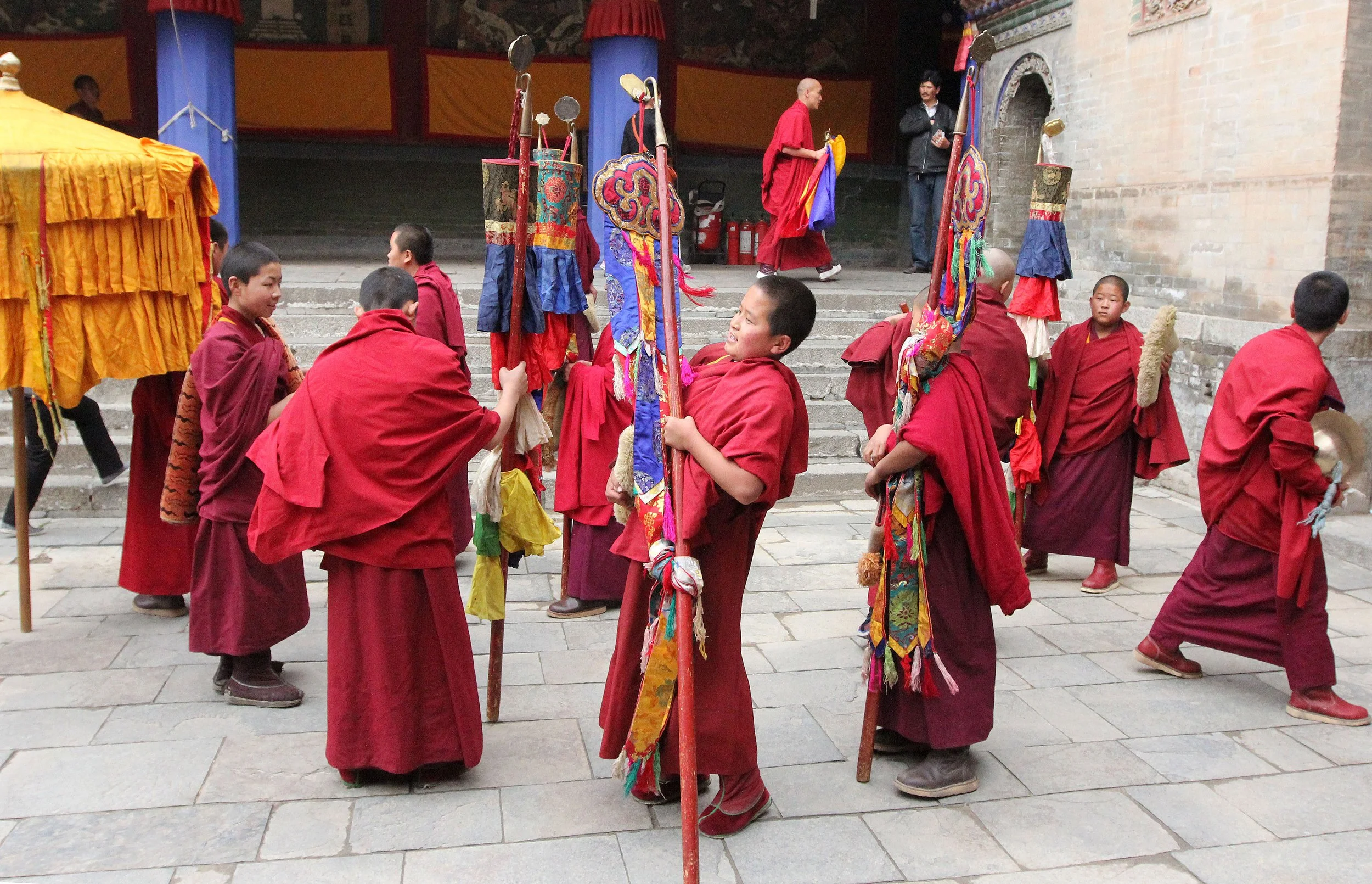 KUMBUM MONASTERY - QINGHAI - SUNNING BUDDHA FESTIVAL 2013 (47).JPG