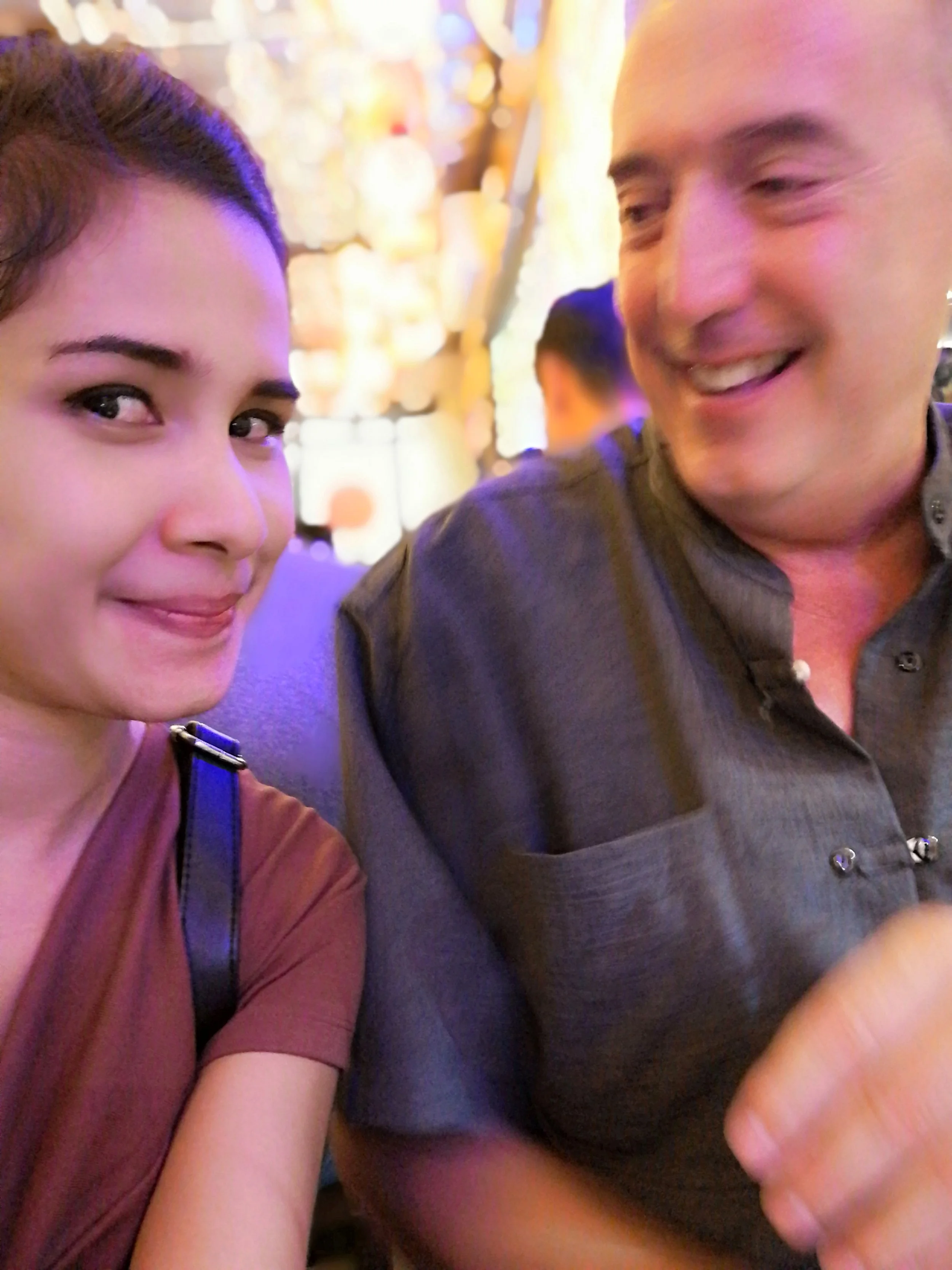 2018 Pics with Gift in Thailand (315).jpg