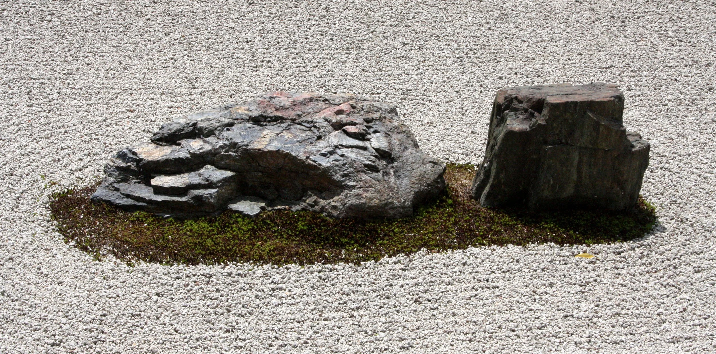 KYOTO - MAY 2009 - RYOANJI ROCK GARDEN (8).JPG