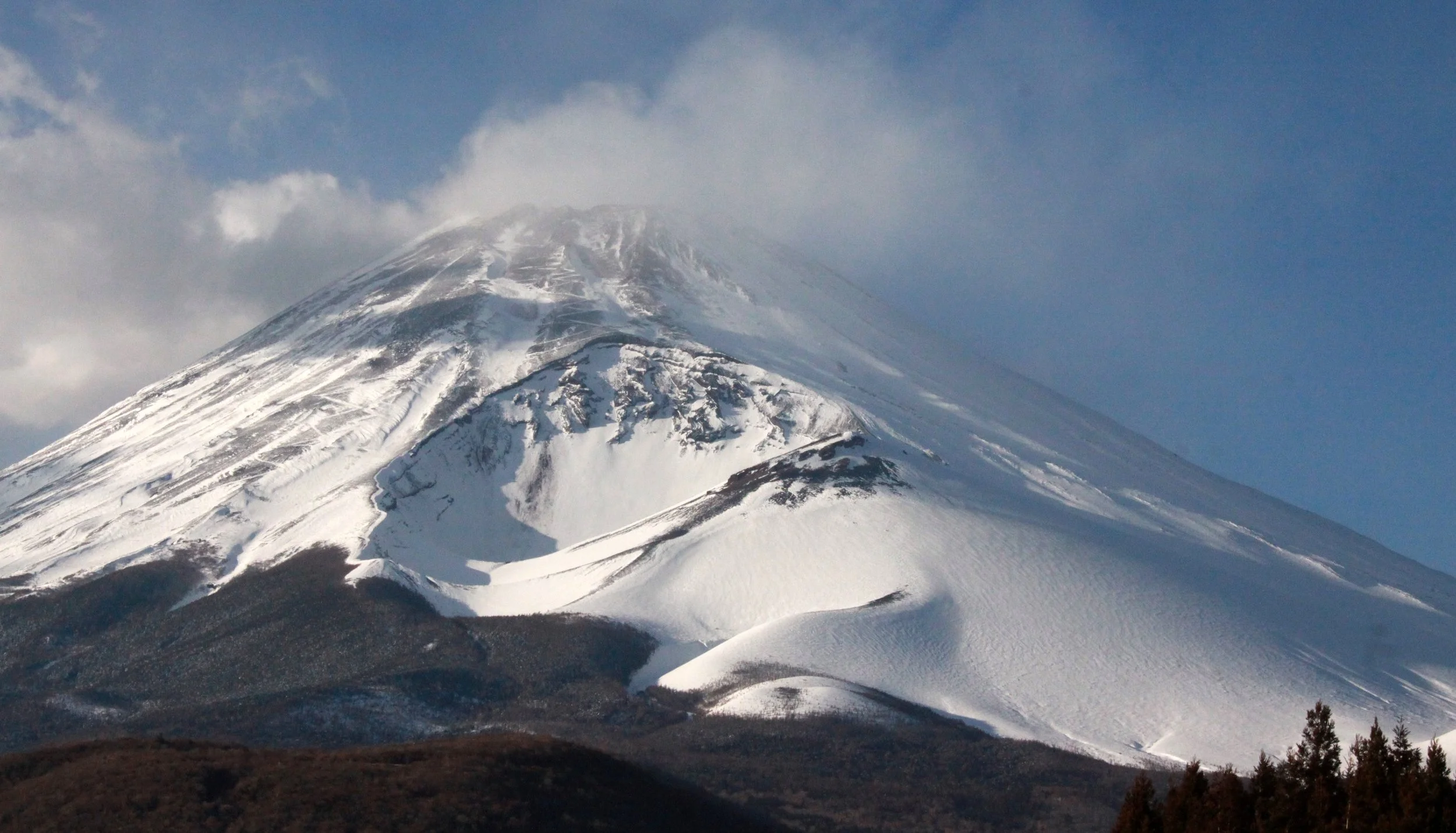 MOUNT FUJI - AS SEEN FROM FUJI SHI CITY (17).JPG