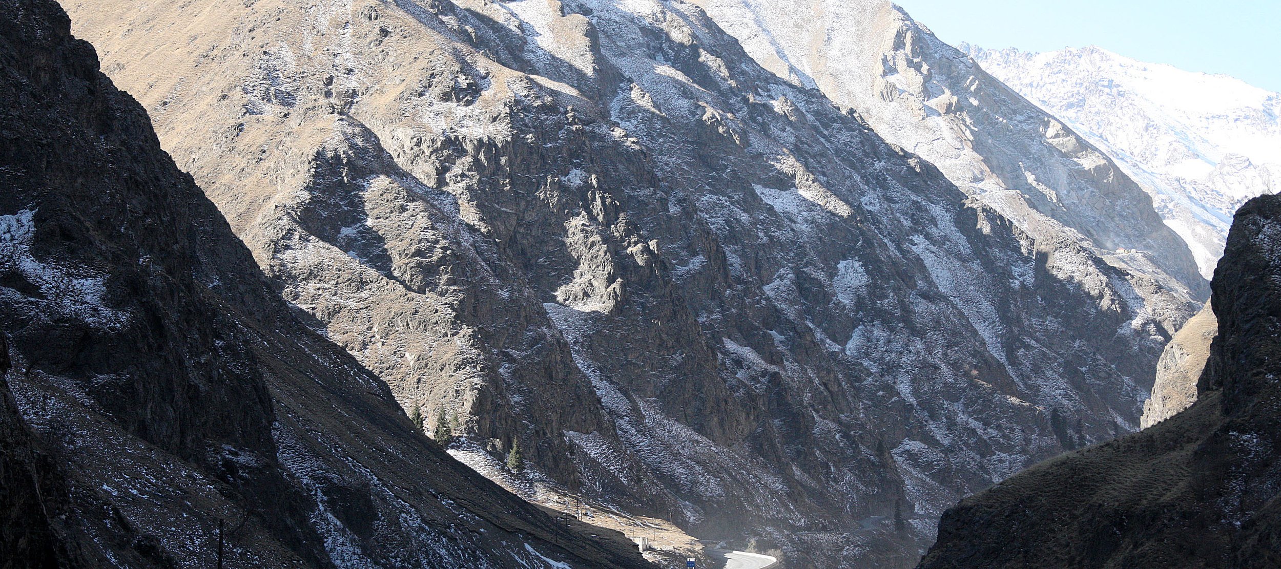 TIANSHAN MOUNTAINS - XINJIANG CHINA - ROUTE 216 (98).JPG