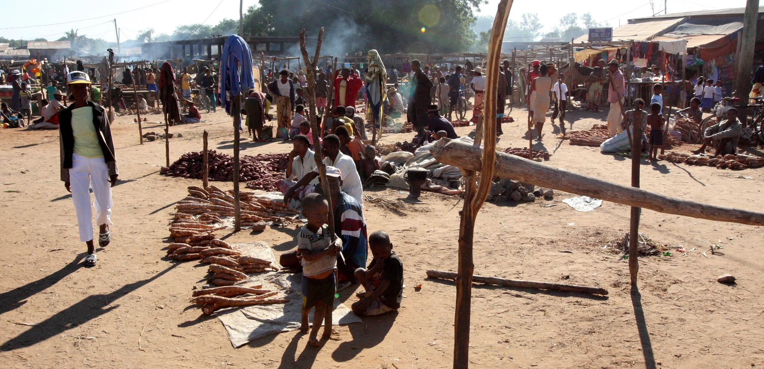 ANTANDROY VILLAGE - MARKET DAY (18).JPG