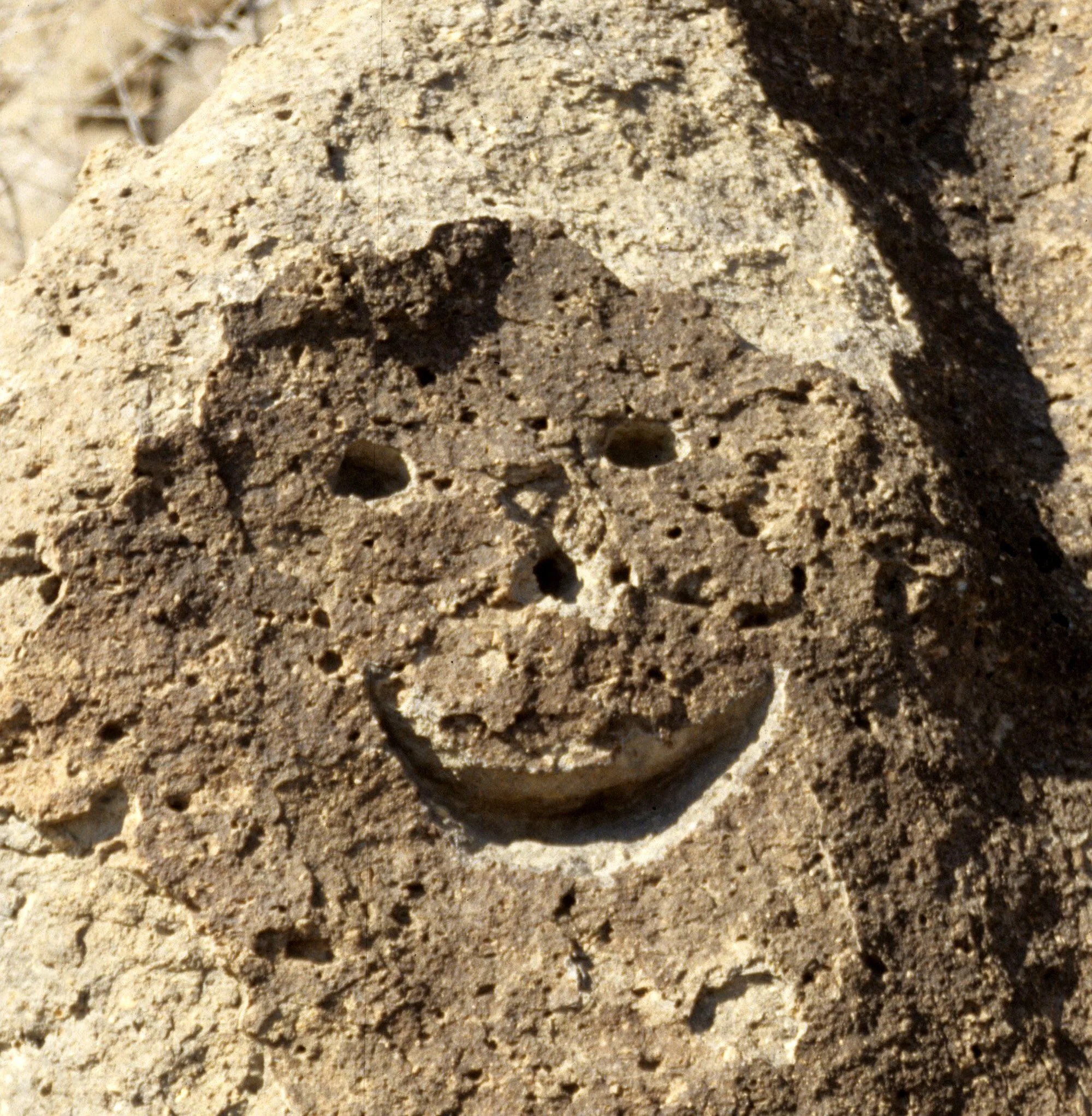 MOJAVE - SMILEY FACE PETROGYPH.jpg