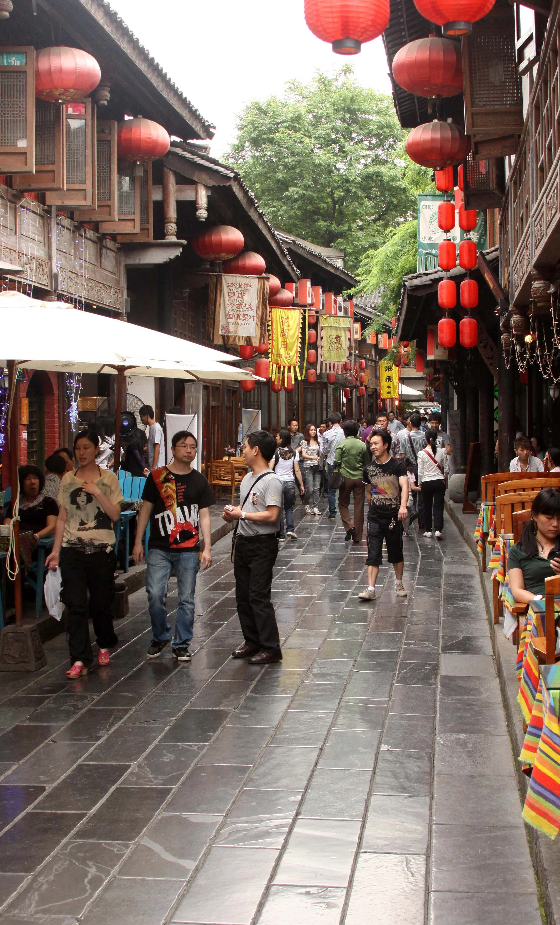 CHENGDU - JINLI STREET - CHINA ALIVE 2011 (3).JPG