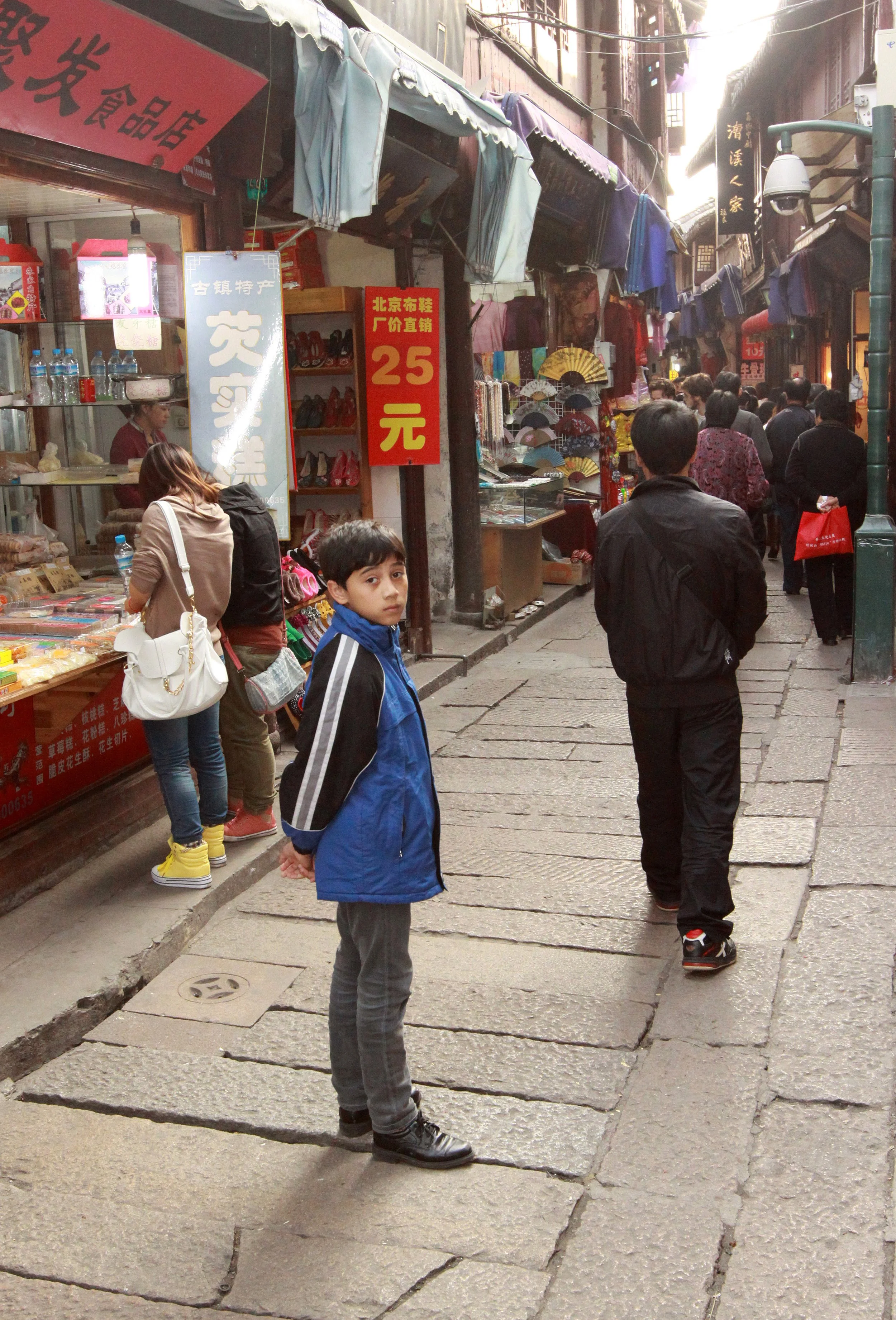 ZHUJIAJIAO WATER TOWN - NOVEMBER 20 2011 (42).JPG