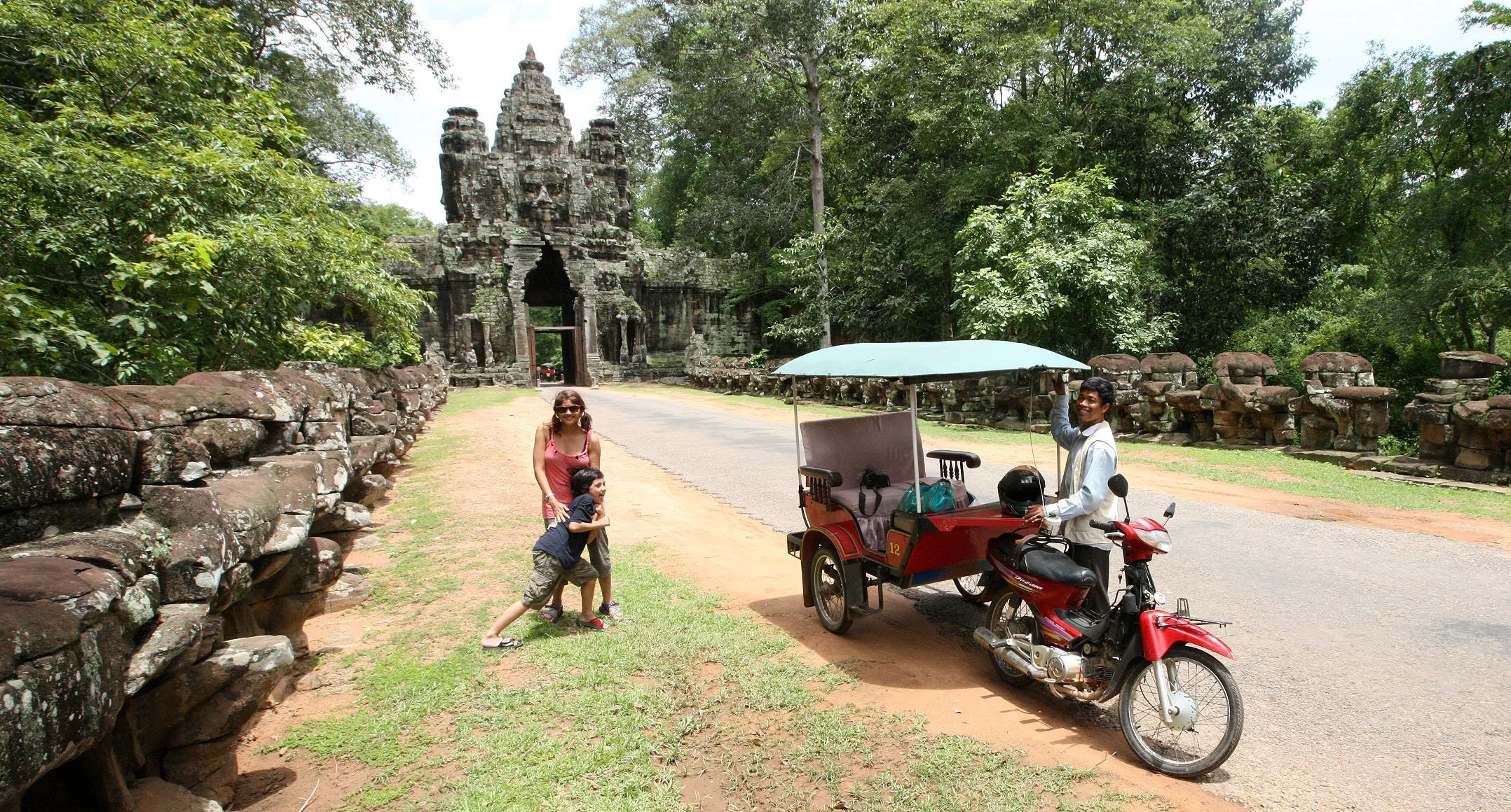 BAYON - CAMBODIA - JULY 2010 (1).JPG