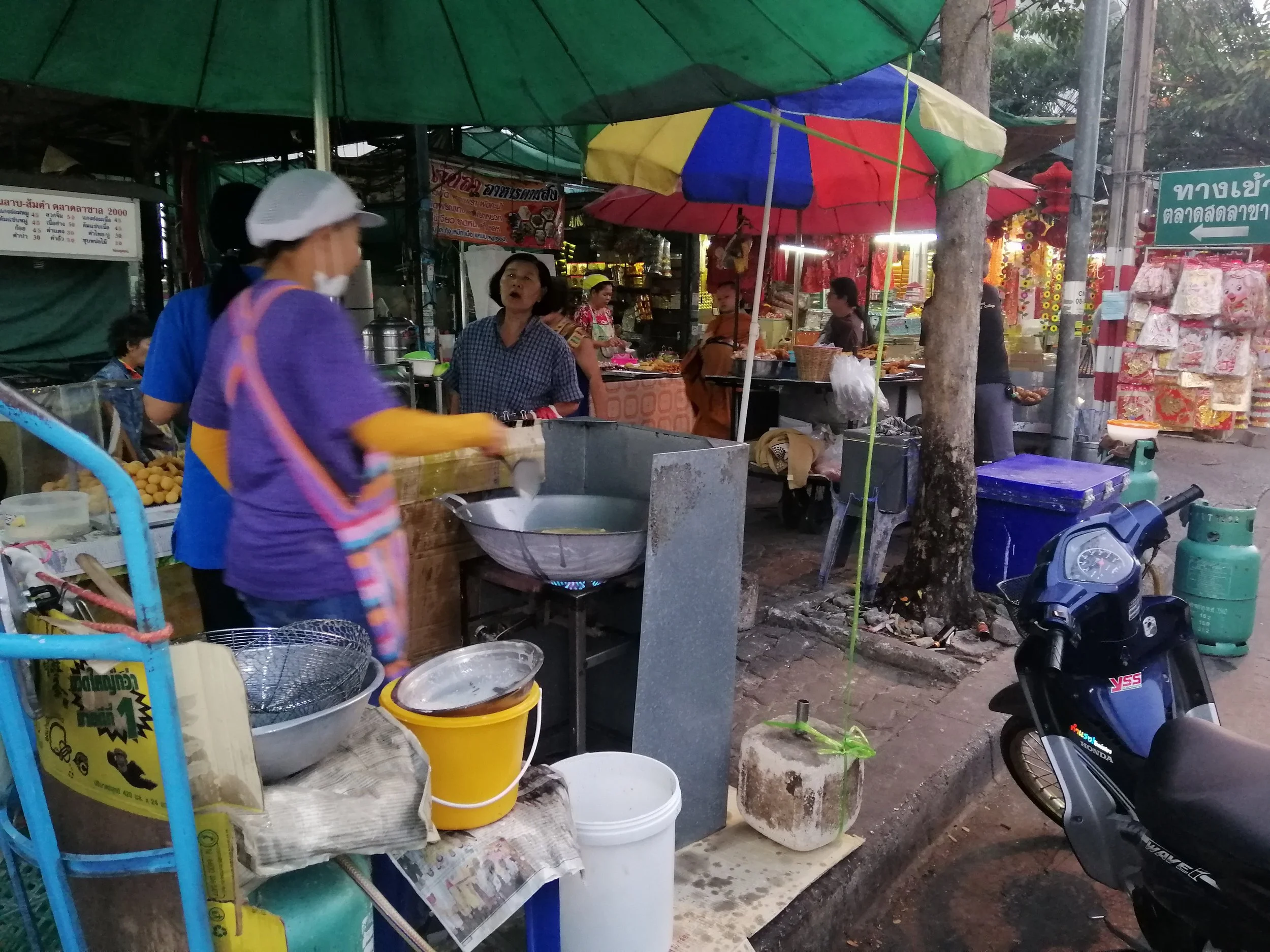 2018 Pics with Gift in Thailand (300).jpg