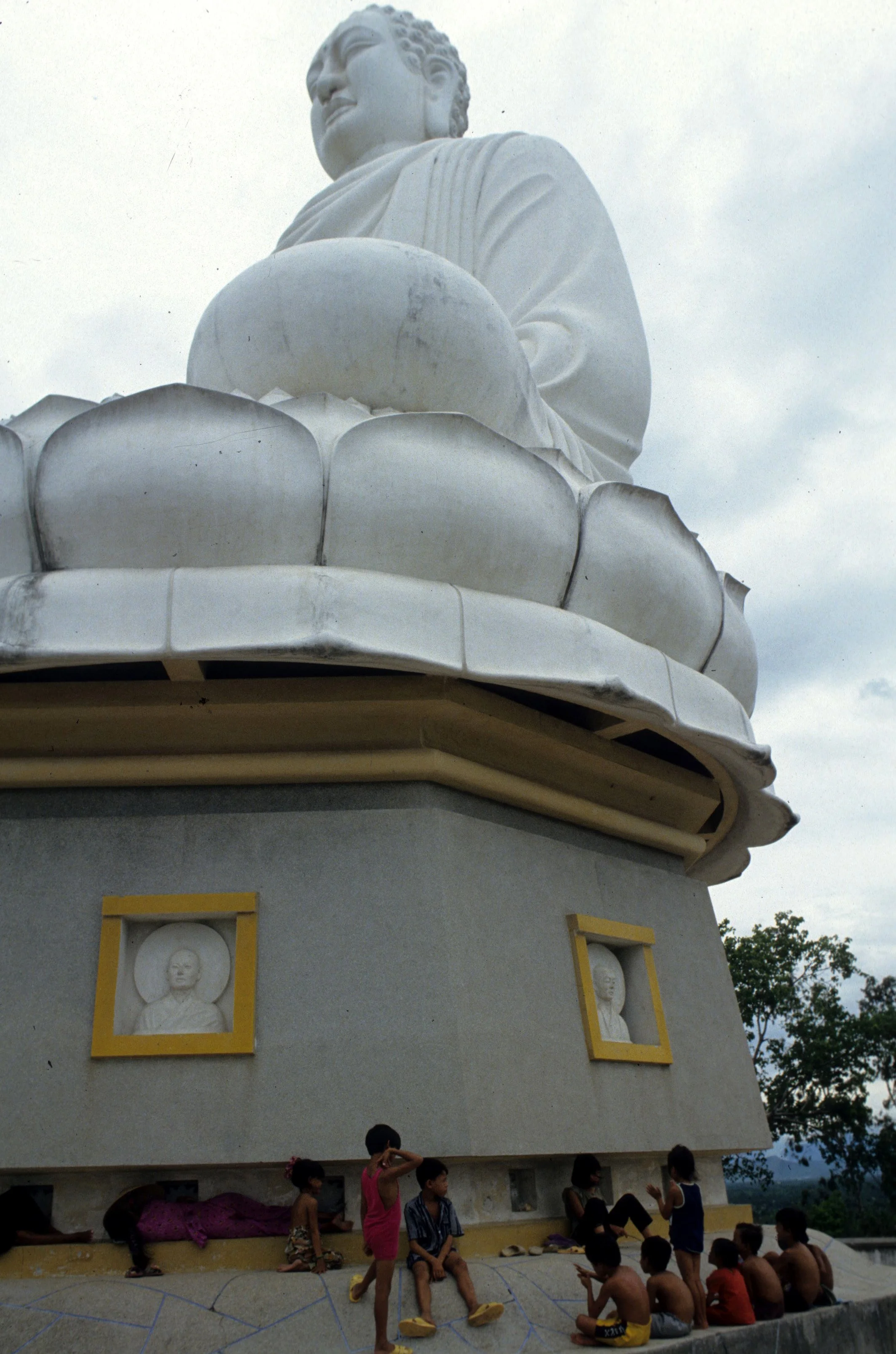NHA TRANG - BUDDHIST TEMPLE ON HILL.jpg