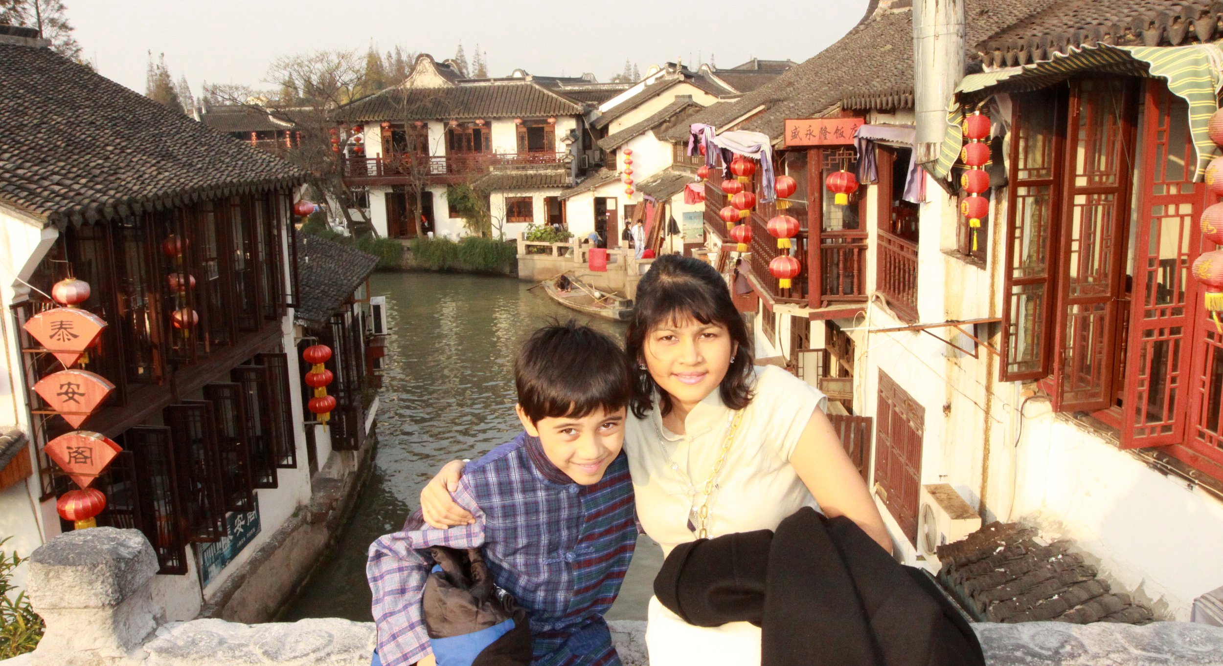 ZHUJIAJIAO WATER TOWN - NOVEMBER 20 2011 (63).JPG