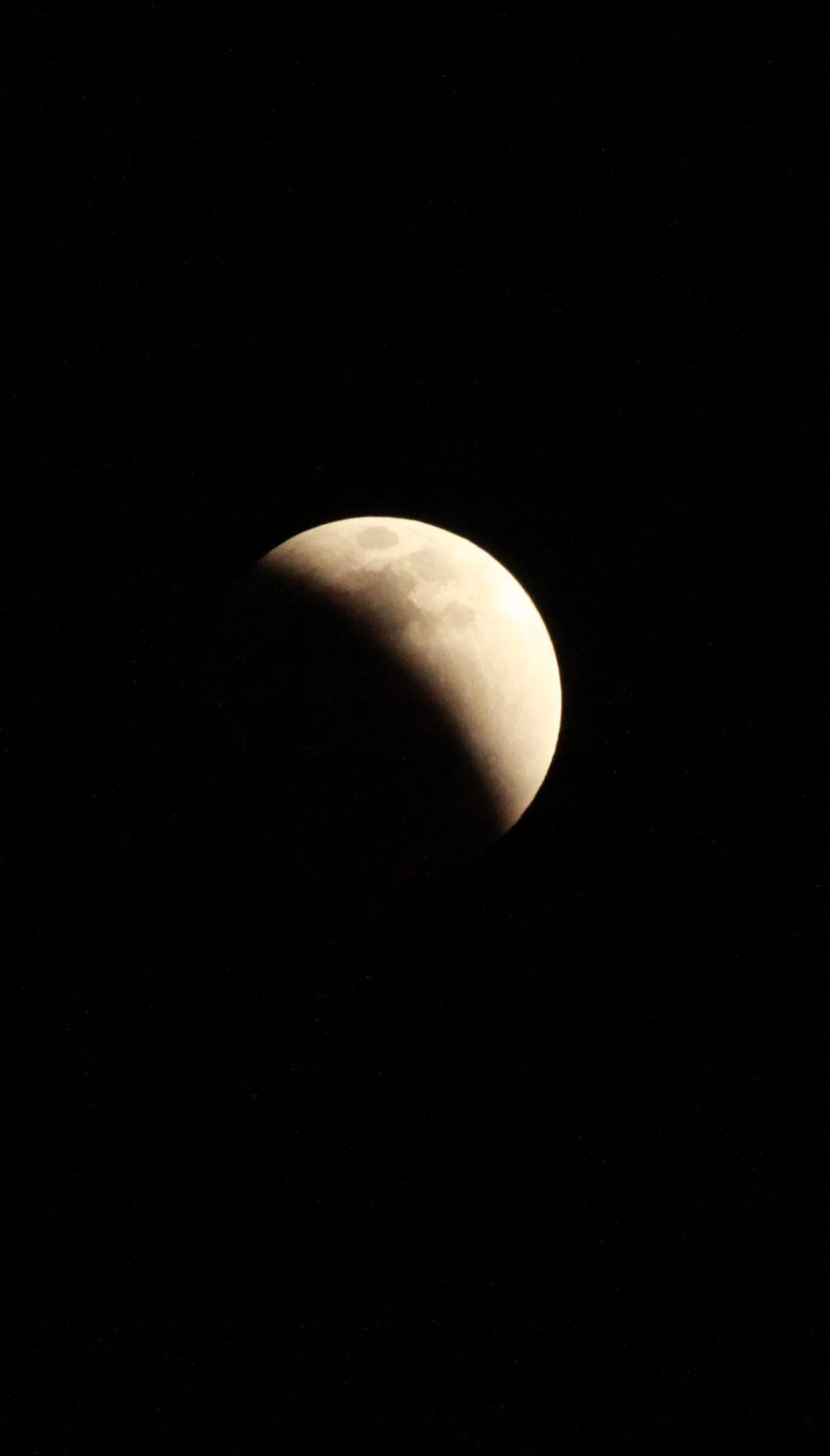 9 DECEMBER 2011 LUNAR ECLIPSE FROM SHANGHAI (2).JPG