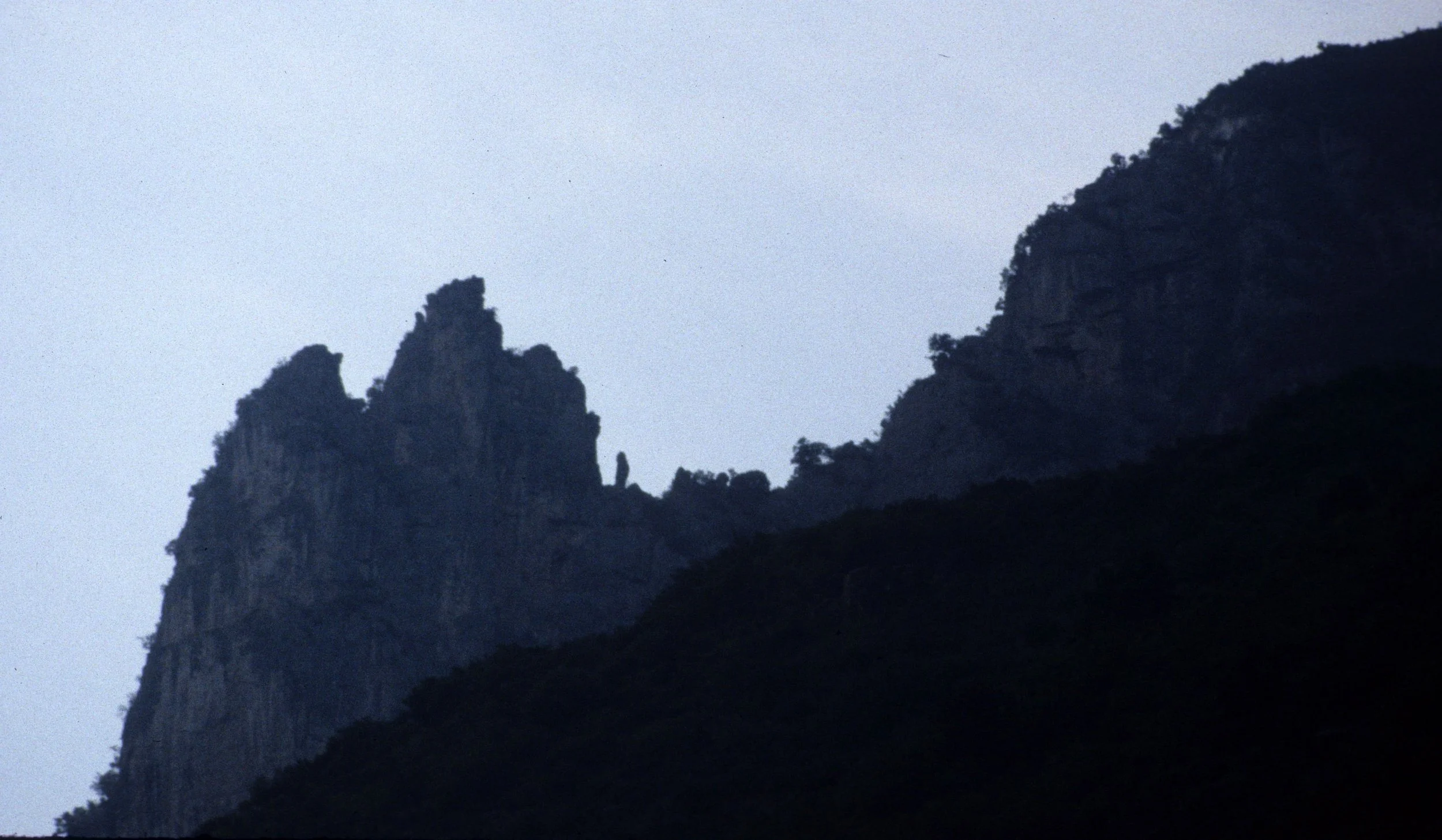 YANGTZE - THREE GORGES CRUISE SCENERY (23).jpg