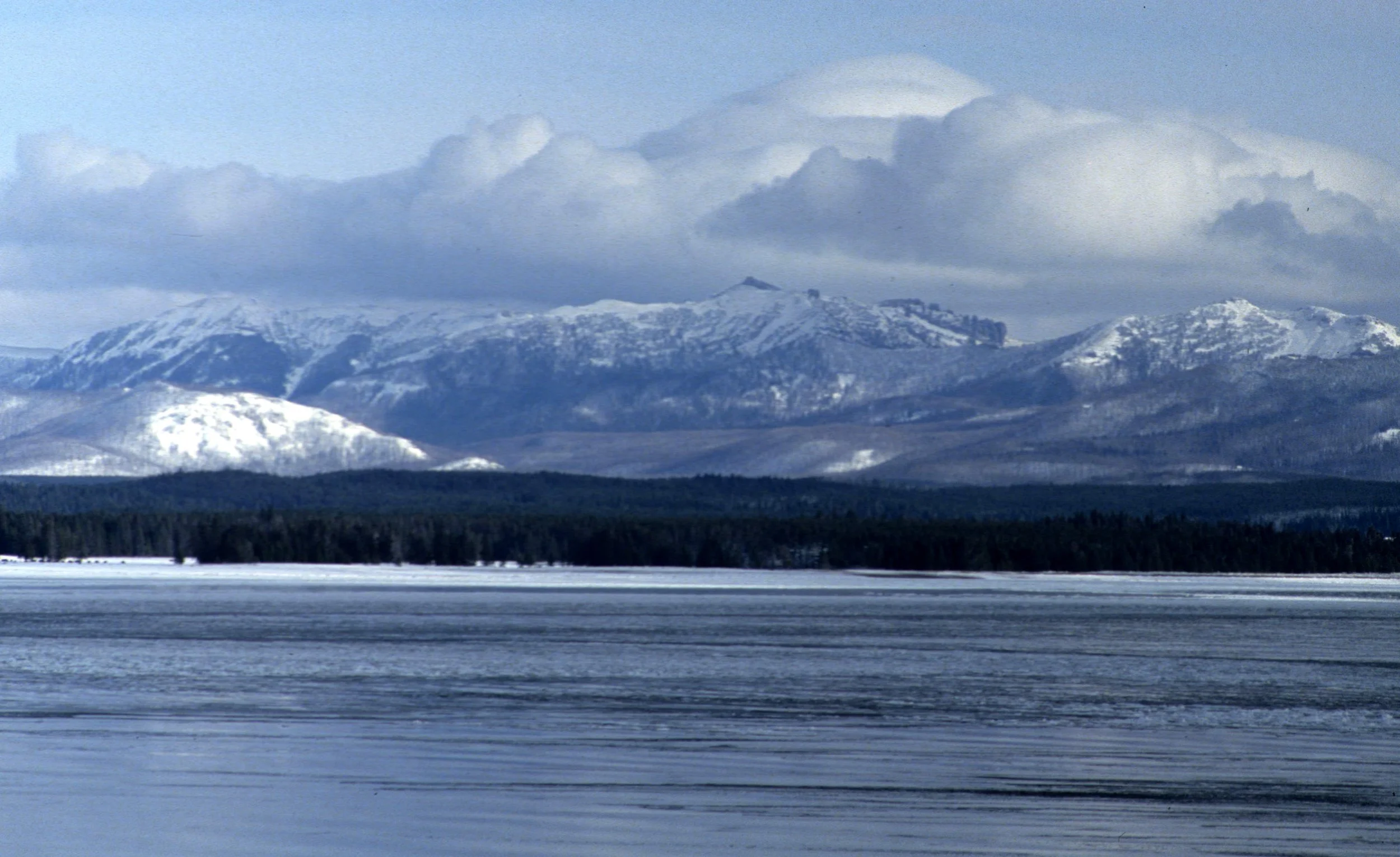 YELLOWSTONE IN WINTER - YELLOWSTONE LAKE A.jpg