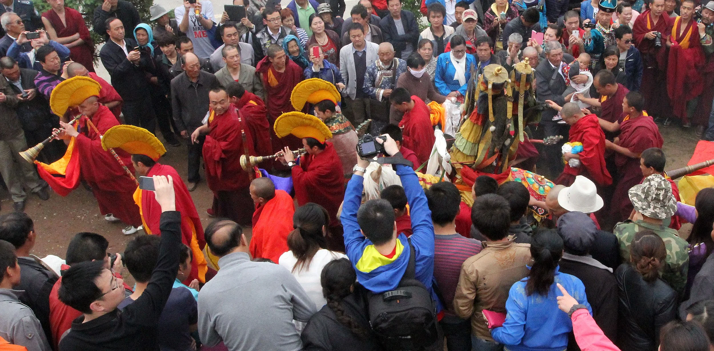 KUMBUM MONASTERY - QINGHAI - SUNNING BUDDHA FESTIVAL 2013 (264).JPG