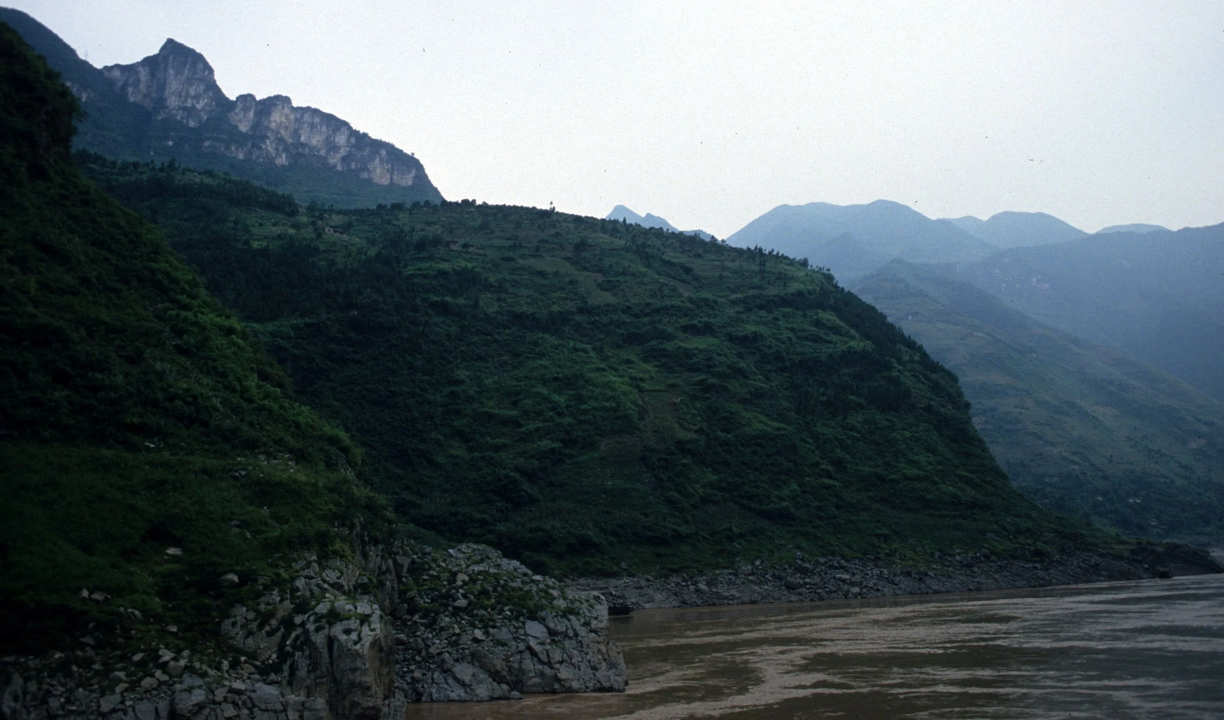 YANGTZE RIVER - THREE GORGES CRUISE - 1994 (7).jpg