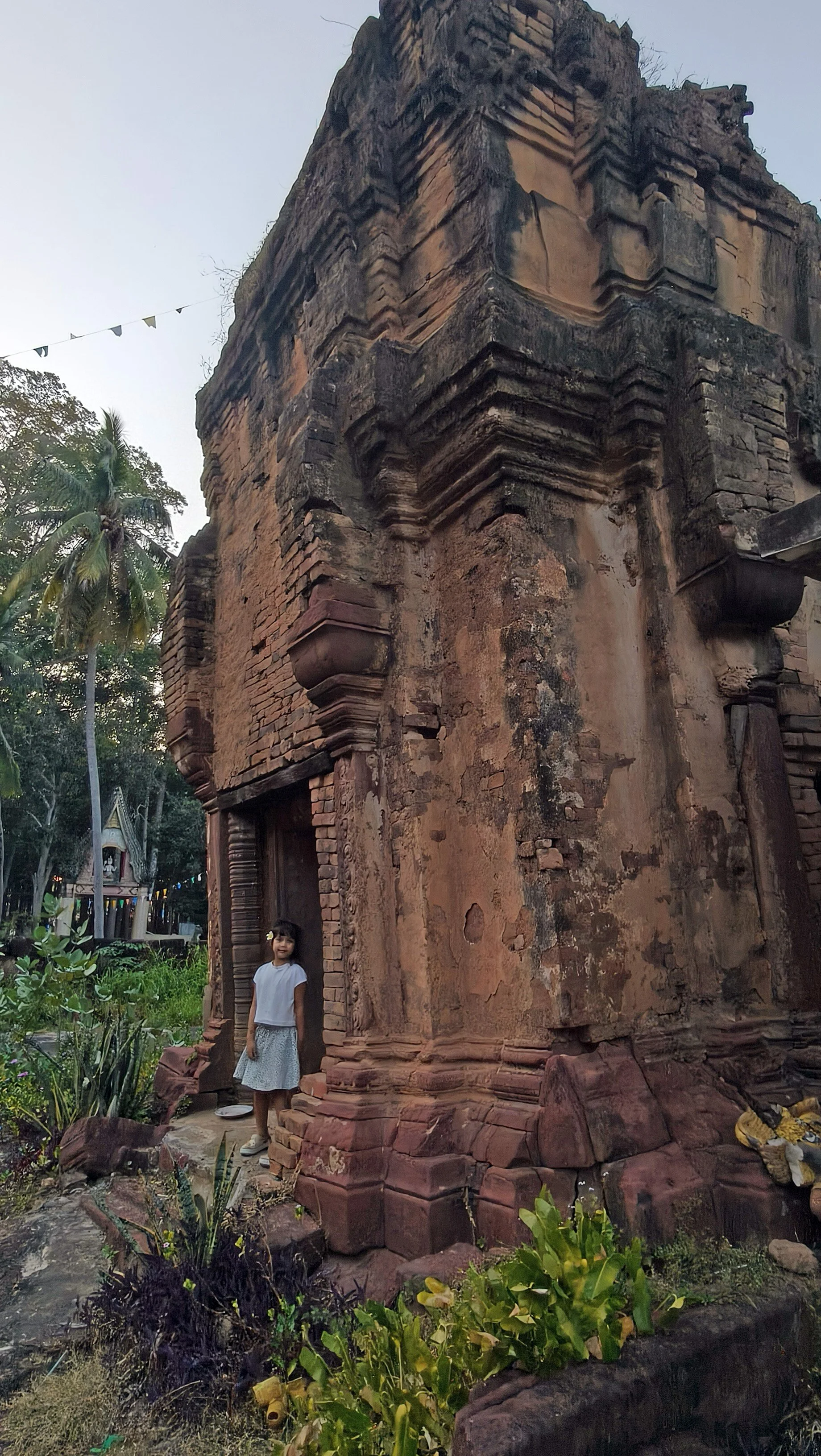 Wat Ku Phra Kona - Roi Et (39).jpg