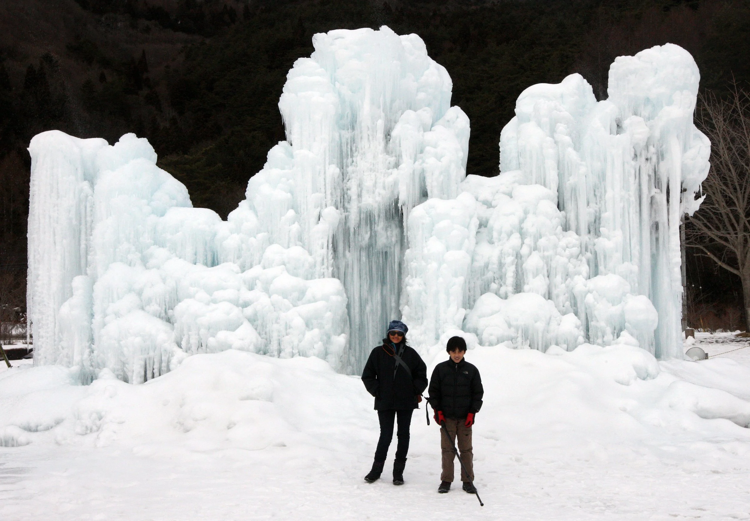 MOUNT FUJI - ICE SCULPTURES NEAR FUJIGOKO (3).JPG