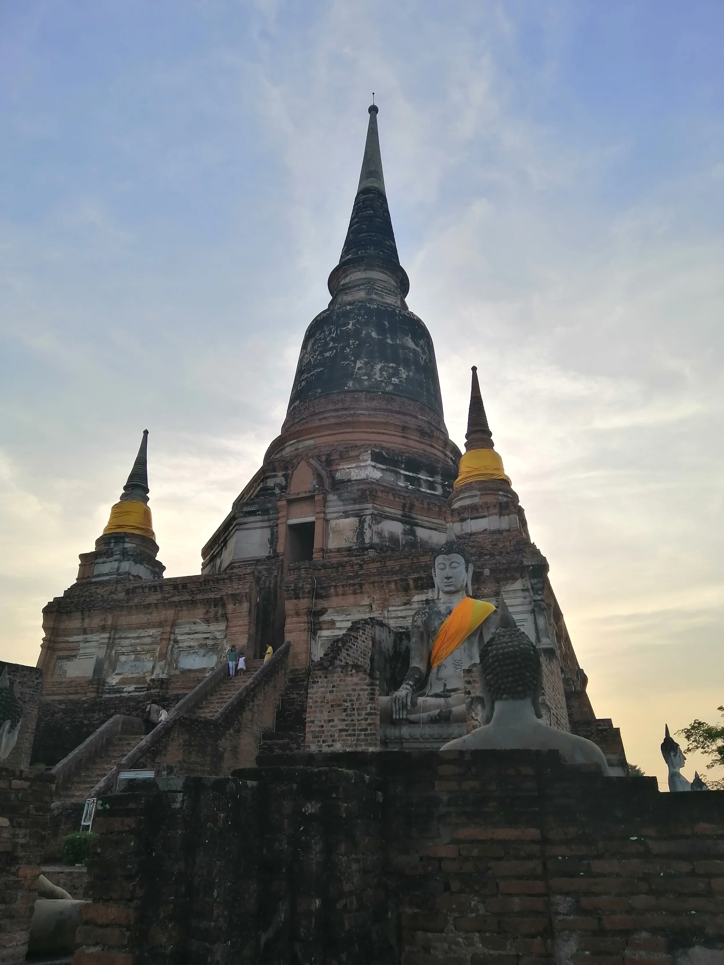 2018 Ayutthaya Pics with Gift in Traditional Dress (31).jpg