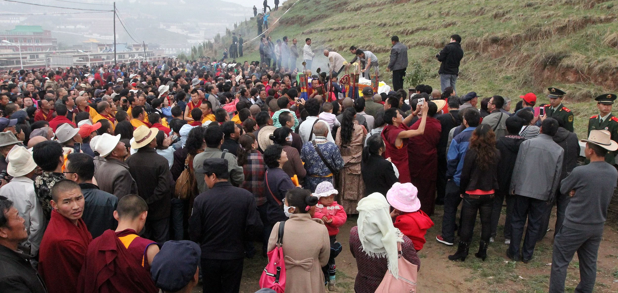 KUMBUM MONASTERY - QINGHAI - SUNNING BUDDHA FESTIVAL 2013 (190).JPG