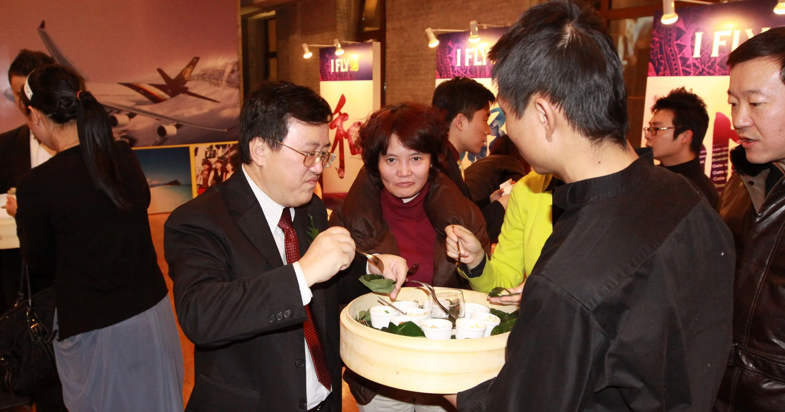 THAI CONSULATE DINNER AND BENEFIT (75).JPG