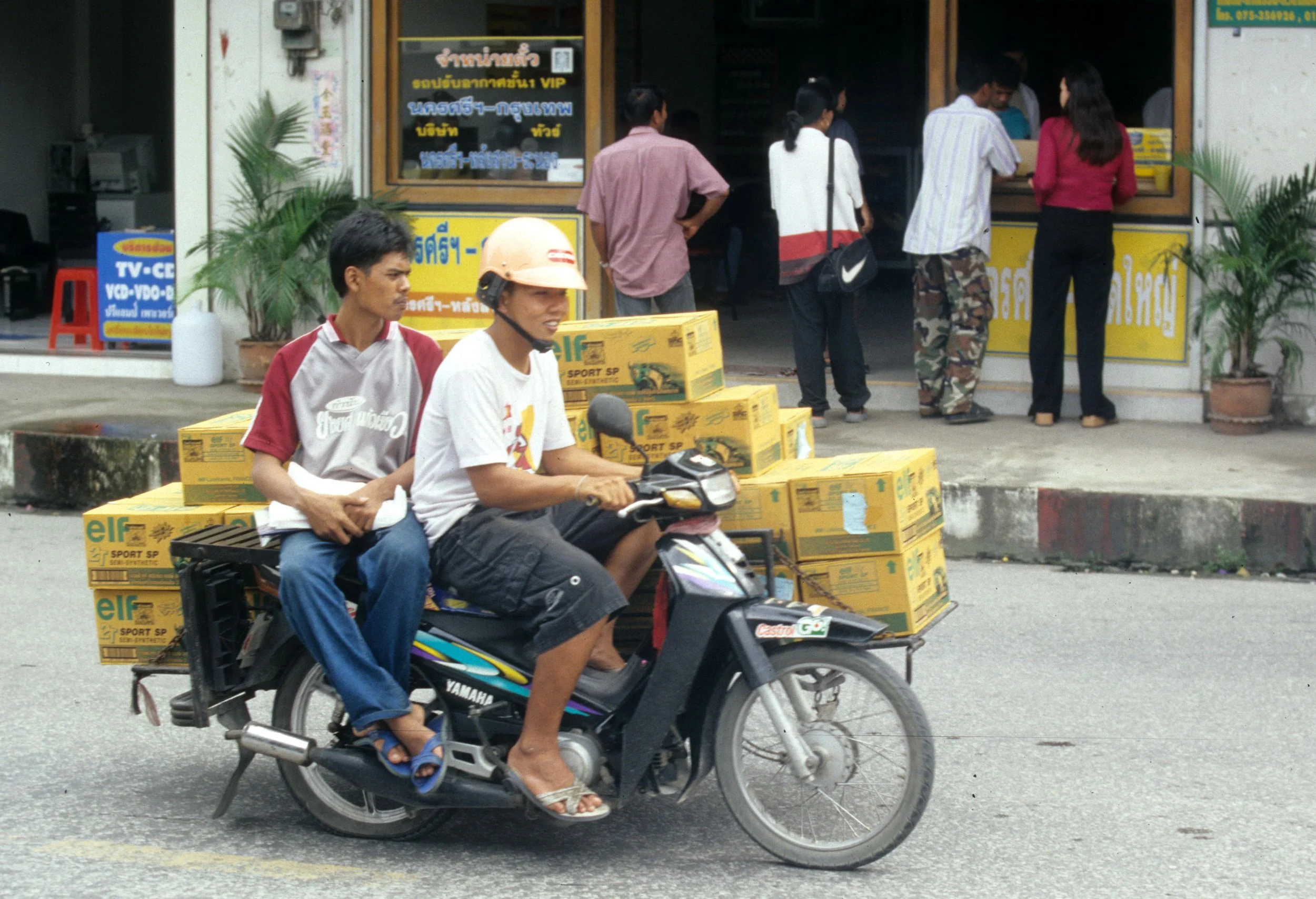 2009 Nakhonsithammarat Thailand with Family & Floods (9).jpg