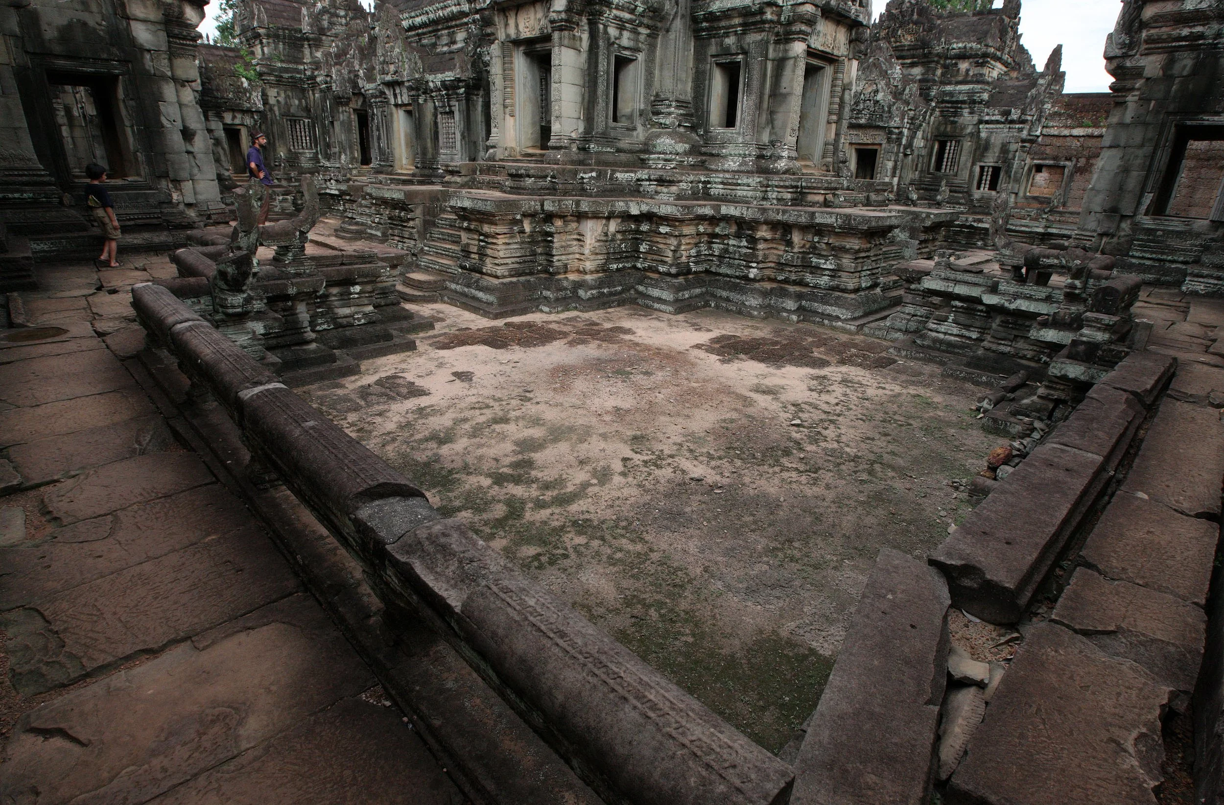 BANTEAY SAMRE TEMPLE - CAMBODIA (7).JPG