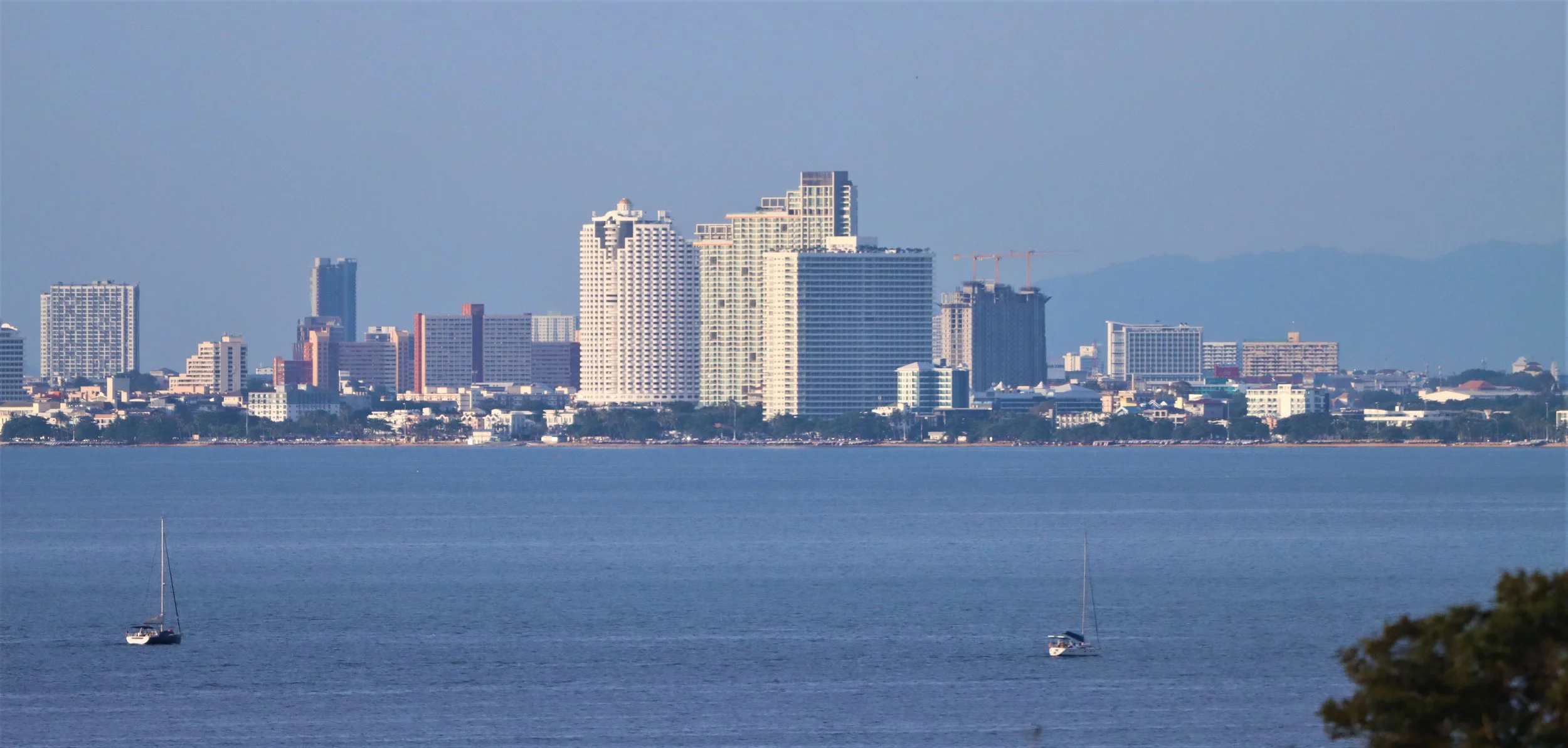 2020 Sai Kaew Beach and Pataya Skyline with Gift and Family (7).jpg
