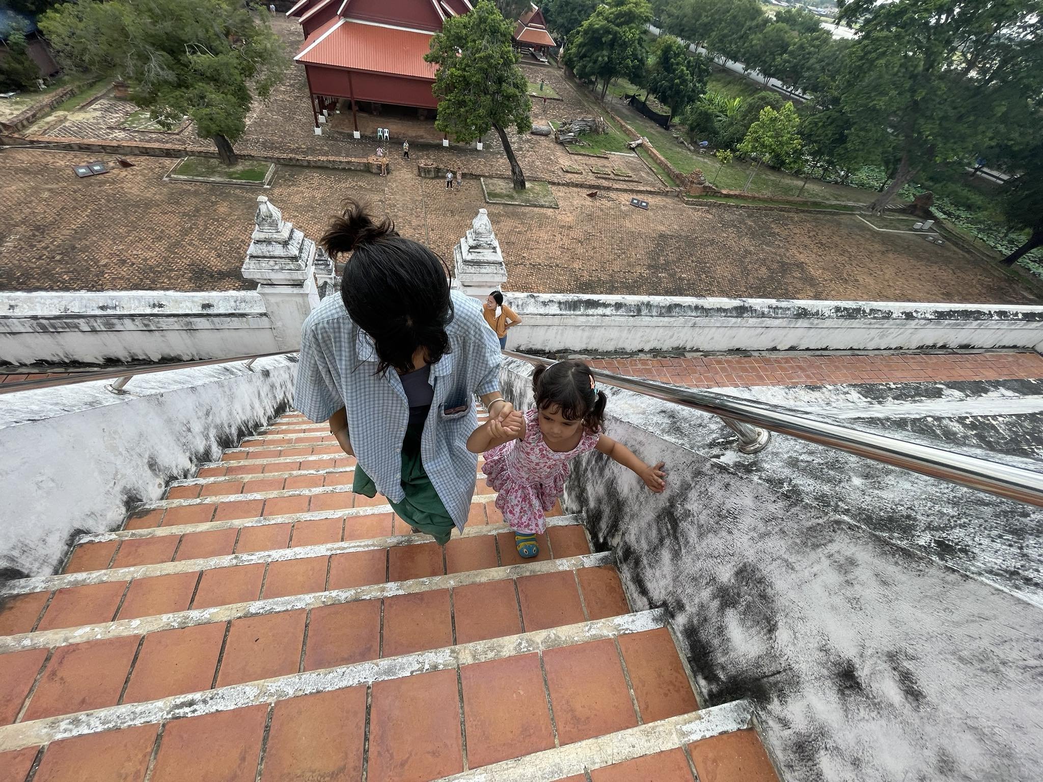 2022 Ayutthaya with Cokie. Liana & Lalita & Gift (5).jpg