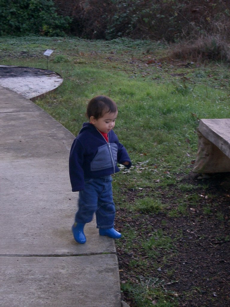 2003-12-21 HANGING WITH FAM AT LAKE FARM, (4).JPG