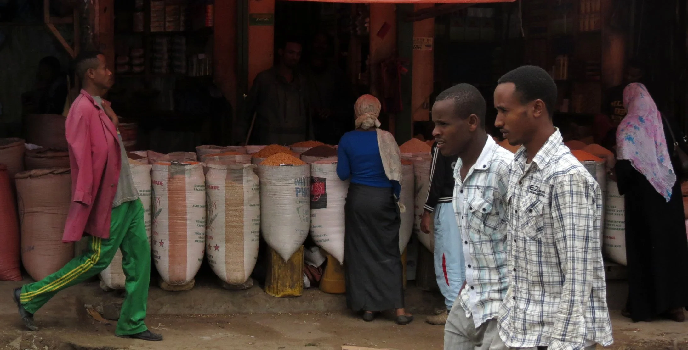 ADDIS ABABA - MERCADO (14).JPG