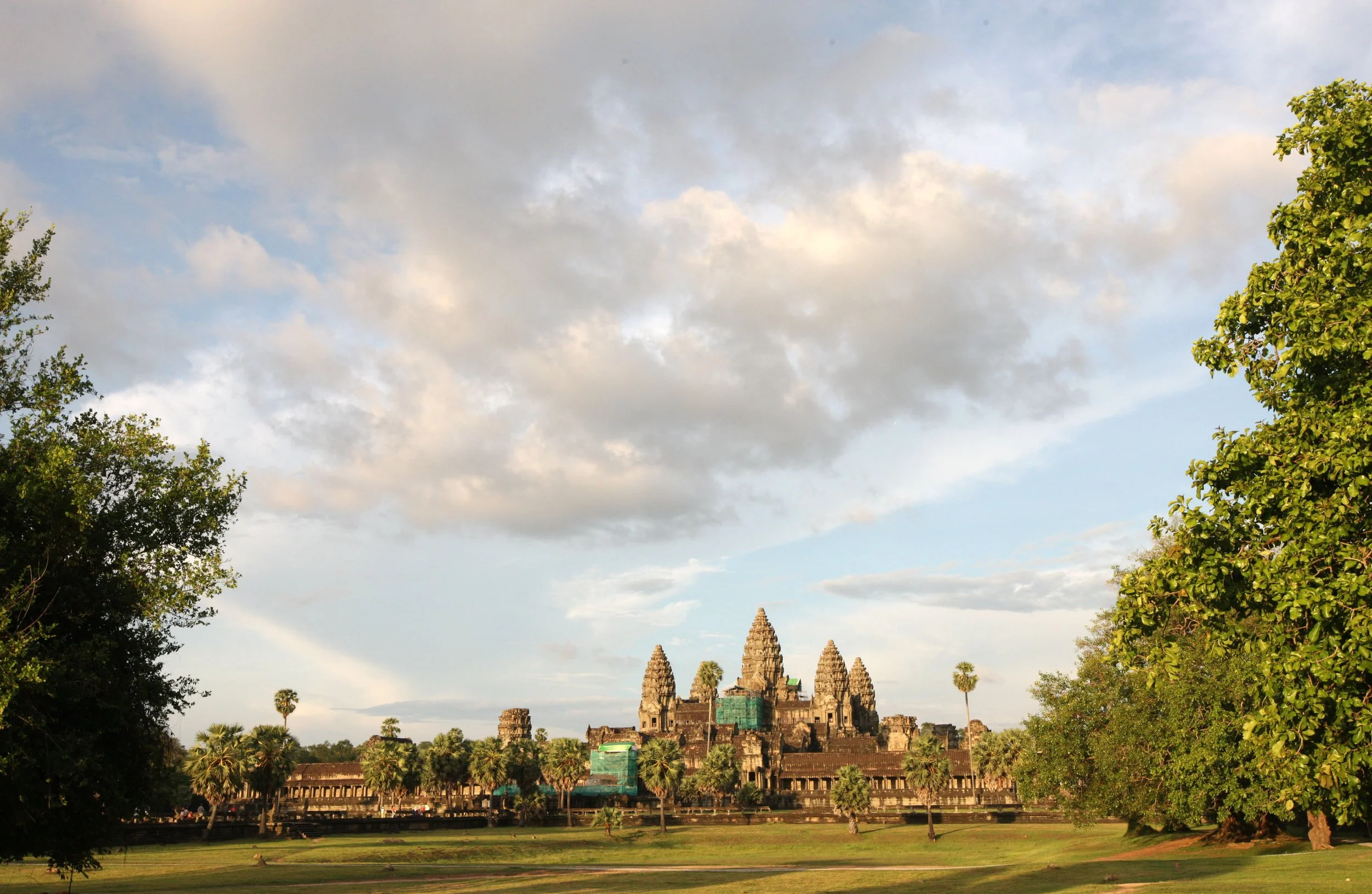 ANGKOR WAT TEMPLE - CAMBODIA - JULY 2010 (35).JPG