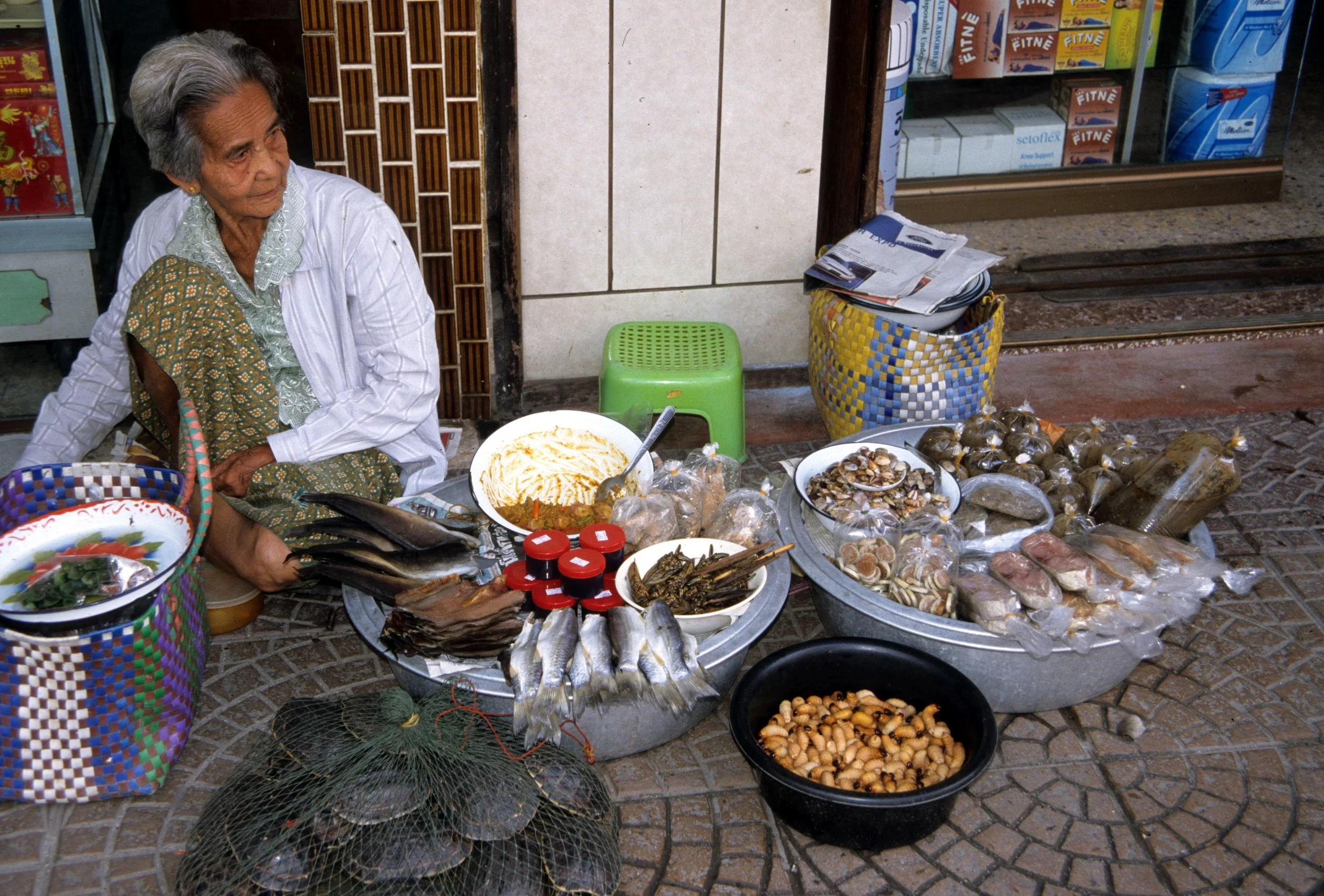 2004 Nakhonsithammarat Markets, Monks and Baby Cokie (7).jpg