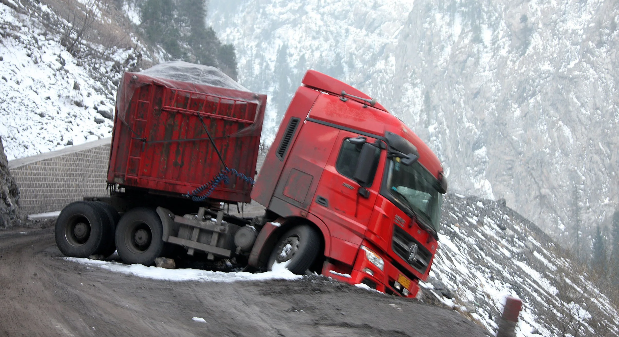 TIANSHAN MOUNTAINS - XINJIANG CHINA - ROUTE 216 (40).JPG